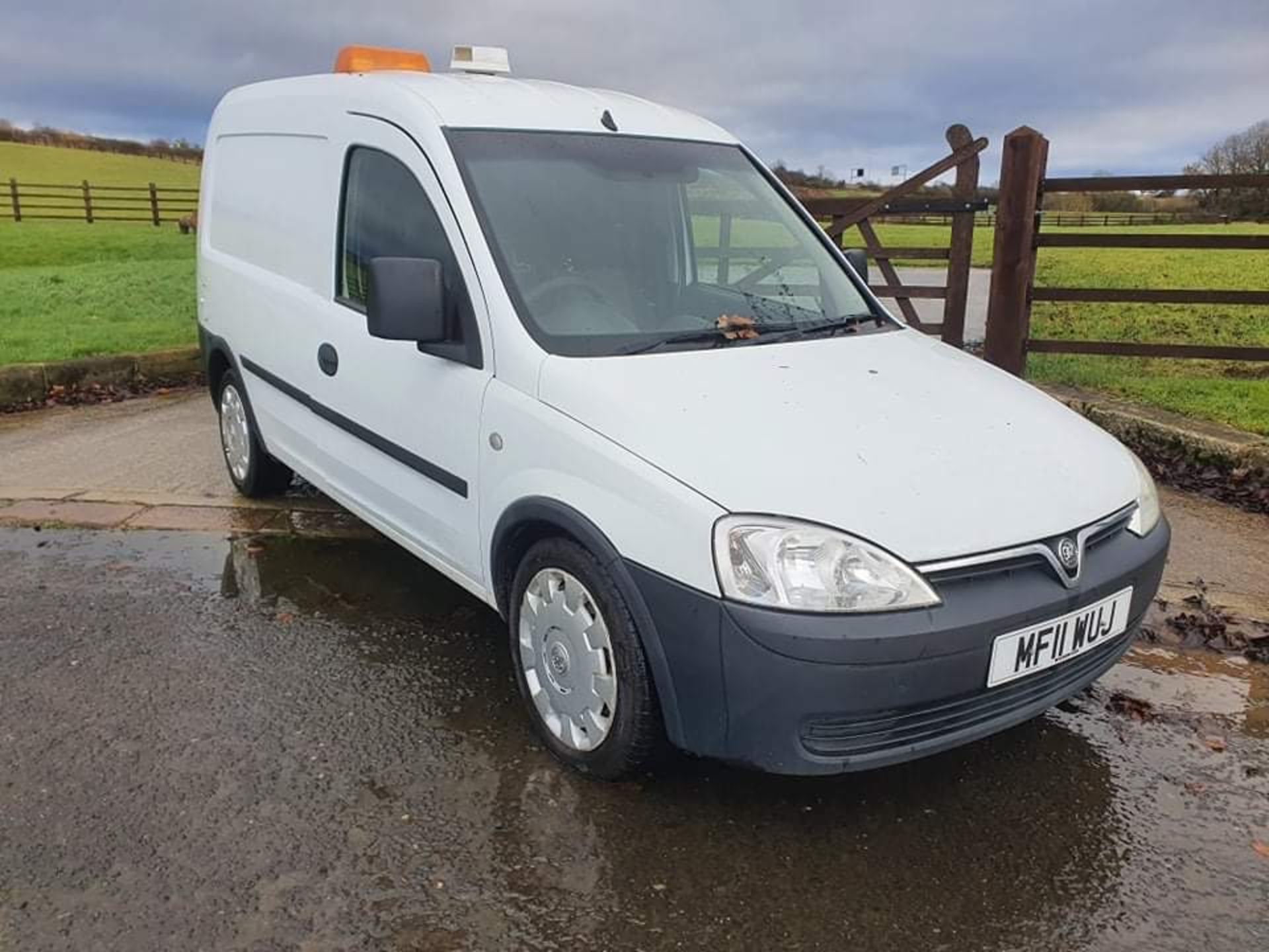 11 reg VAUXHALL COMBO 2000 CDTI (LOCATION SHEFFIELD) 1ST REG 06/11, 99567M, NO V5 (RING FOR - Image 2 of 4