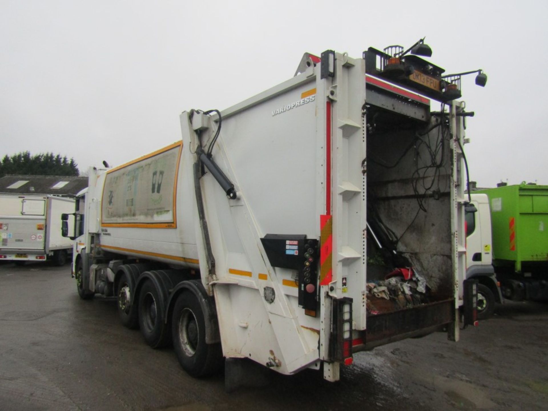 13 reg MERCEDES ECONIC 3233LL REFUSE WAGON (DIRECT COUNCIL) 1ST REG 08/13, 98234KM, V5 HERE, 1 OWNER - Image 3 of 6