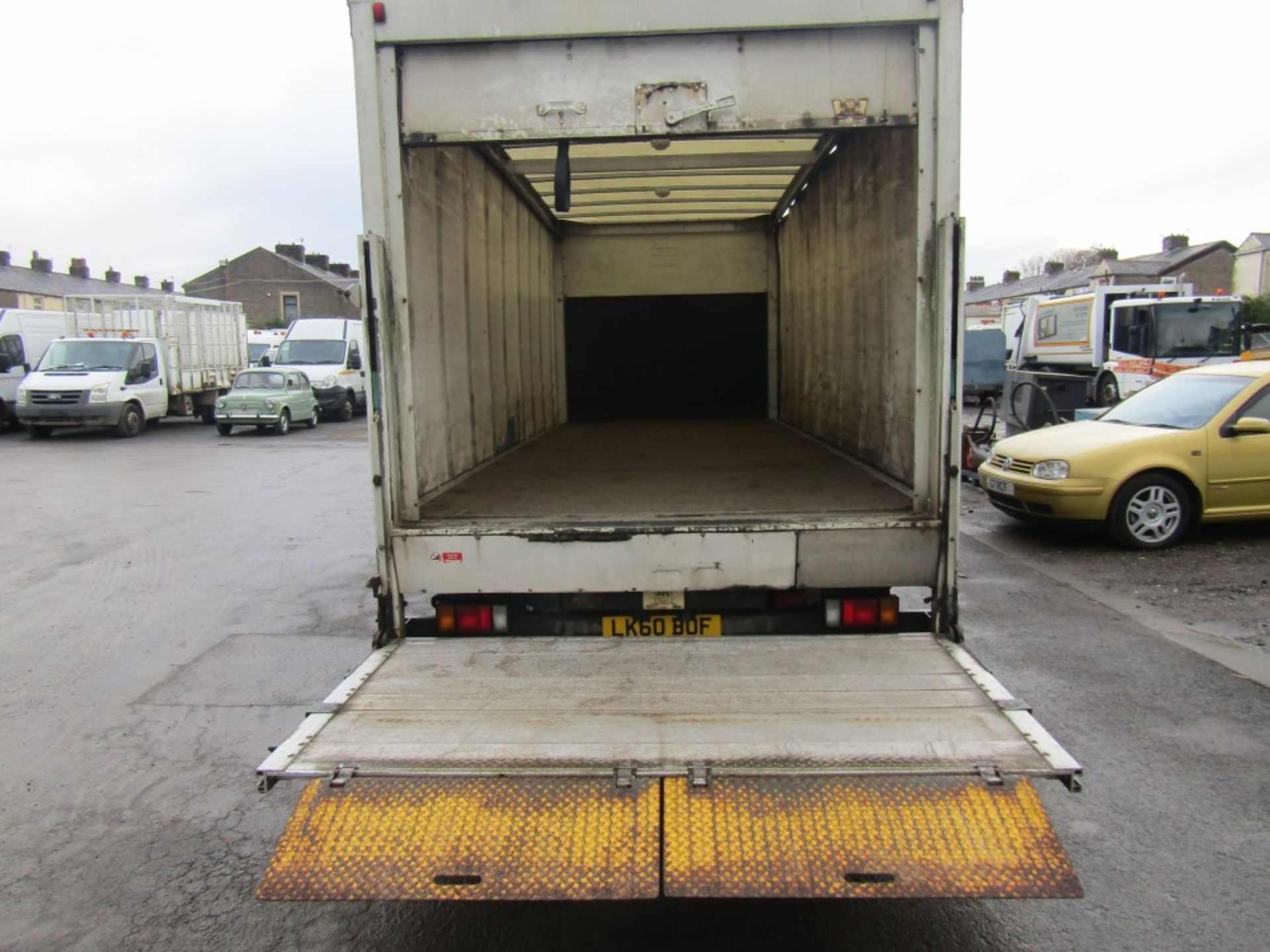 60 reg ISUZU FORWARD N75.190 CURTAIN SIDER (EX COMPANY) 1ST REG 09/10, TEST 10/22, 450231KM, V5 - Image 5 of 7