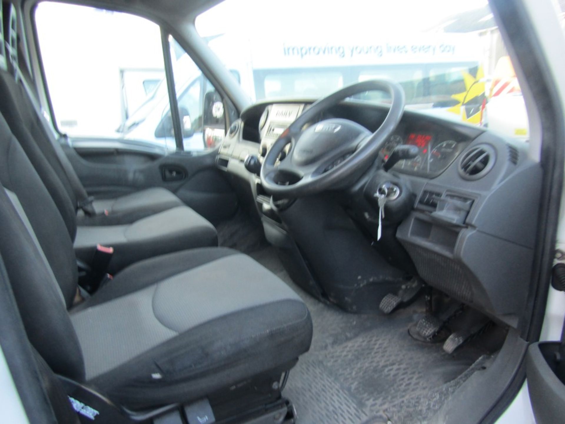 63 reg IVECO DAILY 35S11 MWB, 1ST REG 10/13, TEST 09/22, 130670M, PART V5 - NO GREEN SLIP [+ VAT] - Image 6 of 7