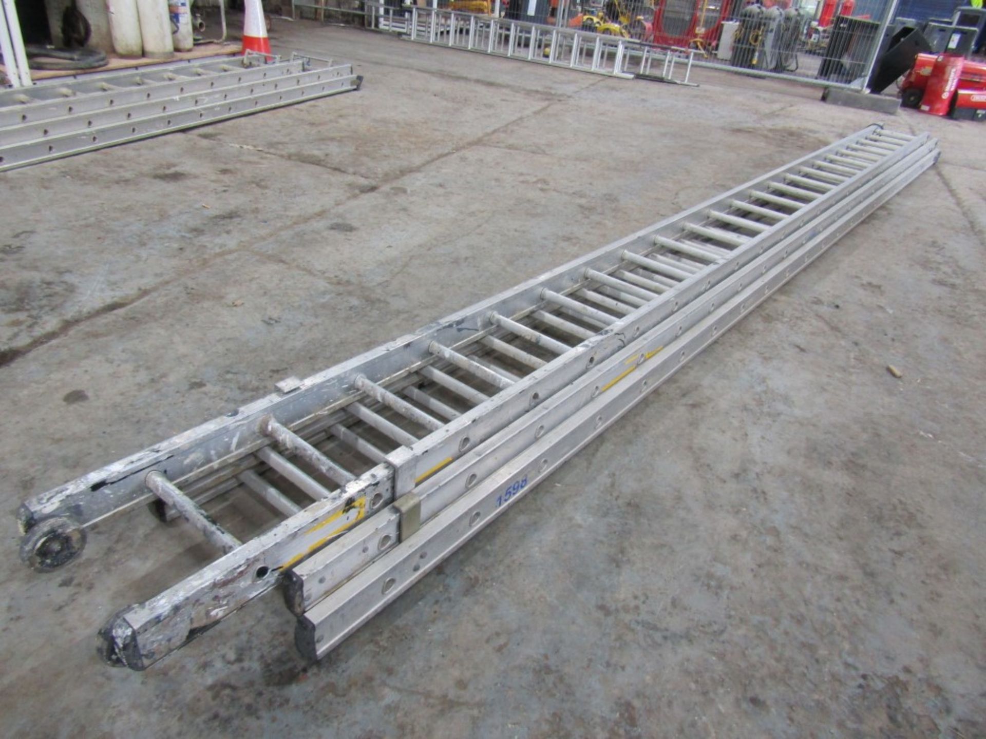 TRIPLE EXT LADDERS 3M - 7.5ML (DIRECT HIRE CO) [+ VAT]