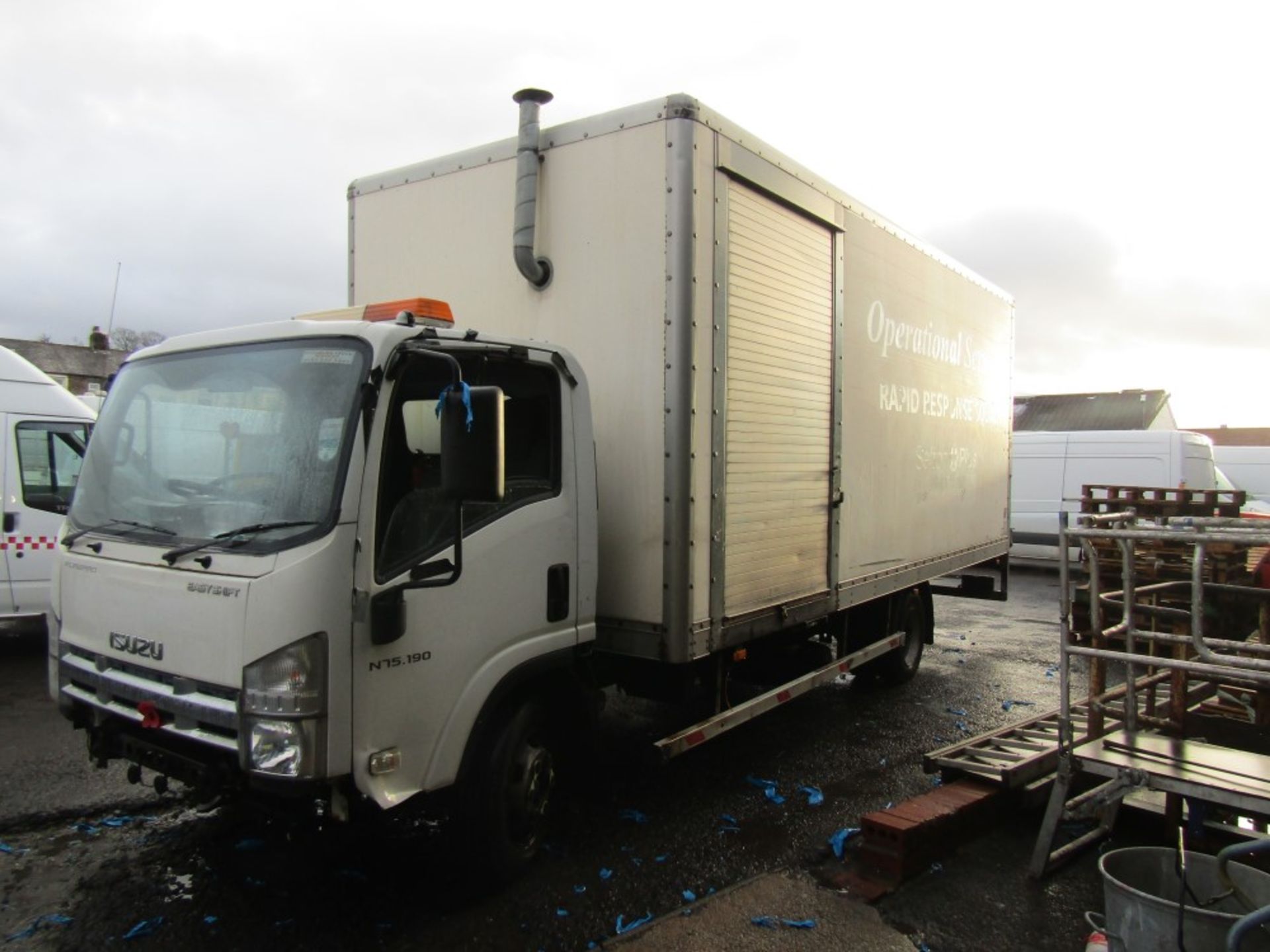 10 reg ISUZU FORWARD N75.190 BOX VAN (RUNS BUT OVERHEATS) (DIRECT COUNCIL) 1ST REG 04/10, 129598M, - Bild 2 aus 6