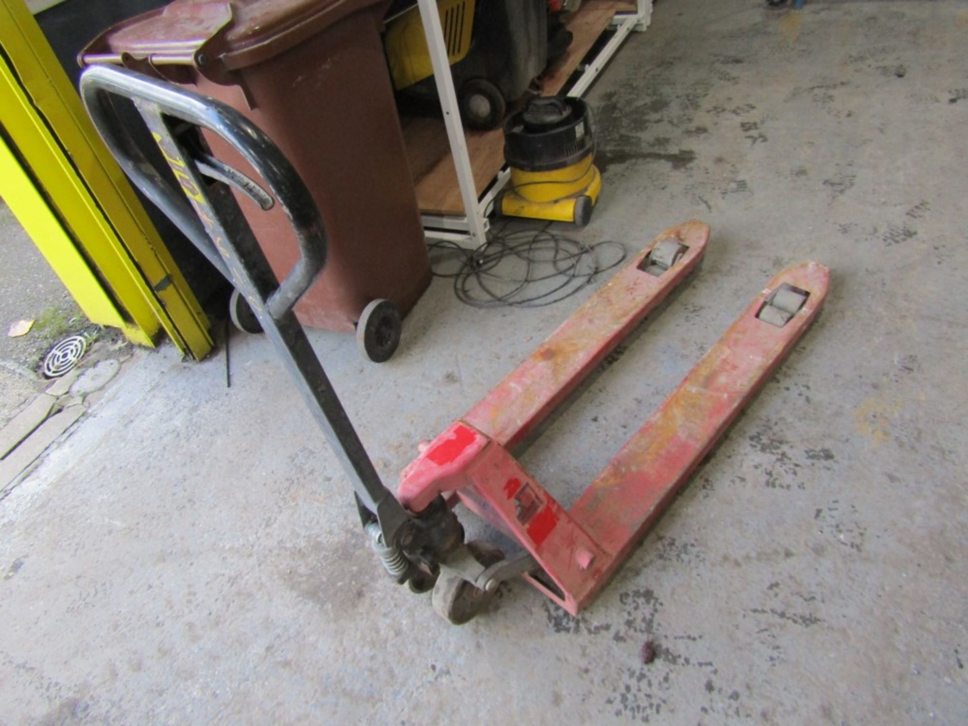 PALLET TRUCK (DIRECT HIRE CO) [+ VAT]