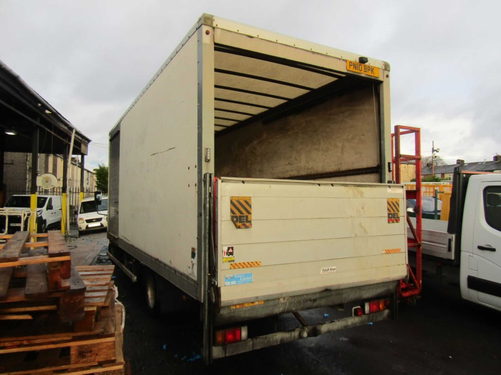 10 reg ISUZU FORWARD N75.190 BOX VAN (RUNS BUT OVERHEATS) (DIRECT COUNCIL) 1ST REG 04/10, 129598M, - Image 3 of 6