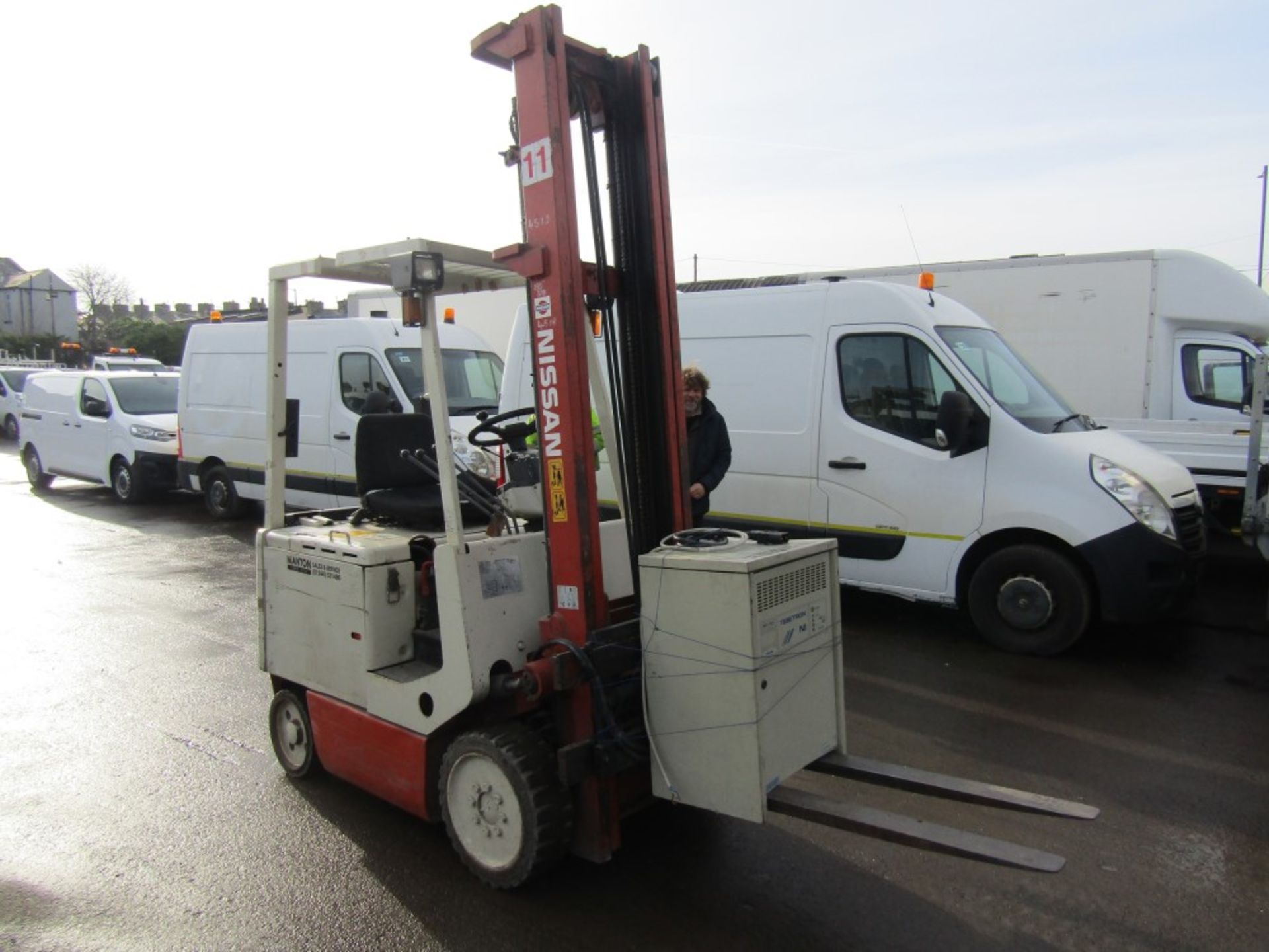 NISSAN 2T ELECRTRIC FORKLIFT [+ VAT] - Image 2 of 6