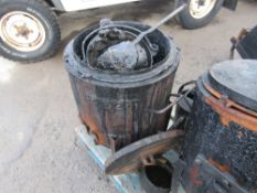 10 GALLON TAR BOILER (DIRECT HIRE CO) [+ VAT]