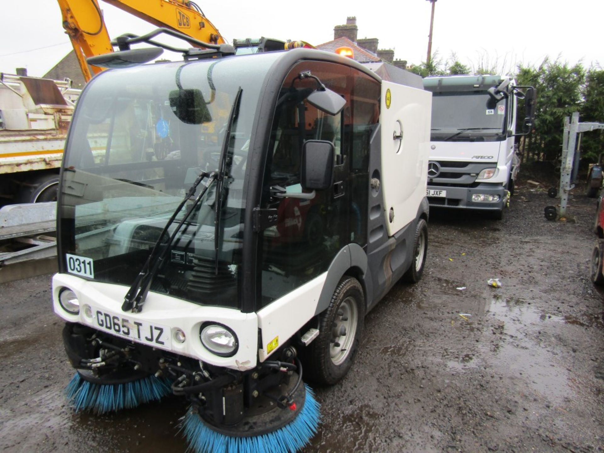 65 reg MATHIEU MC200 SWEEPER (SWEEPER FAN WORN ON SHAFT - NEEDS REPLACING BEFORE SWEEPER IS