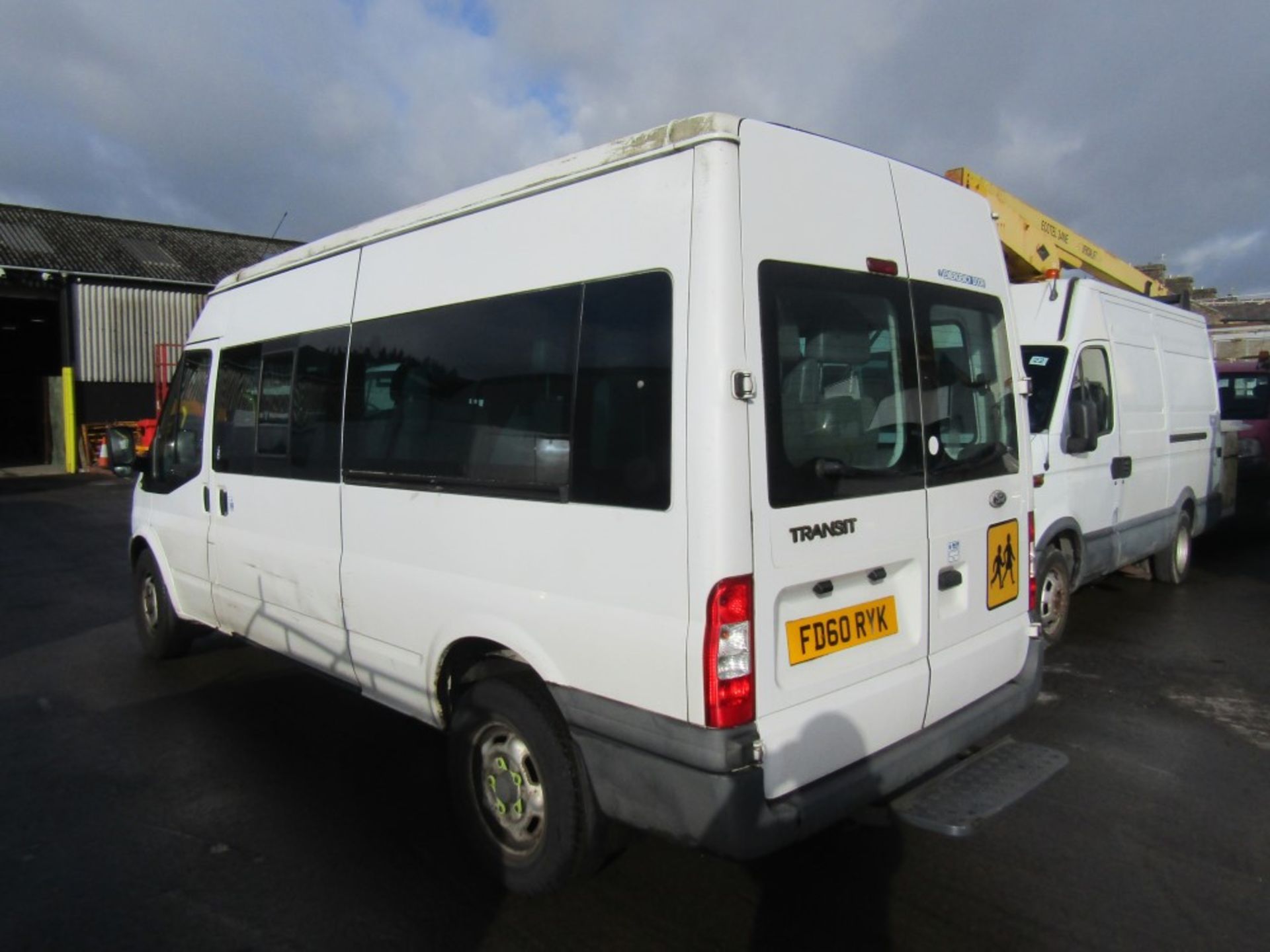 60 reg FORD TRANSIT 115 T350 RWD MINIBUS (DIRECT COUNCIL) 1ST REG 01/11, TEST 08/22, 104022M, V5 - Bild 3 aus 7