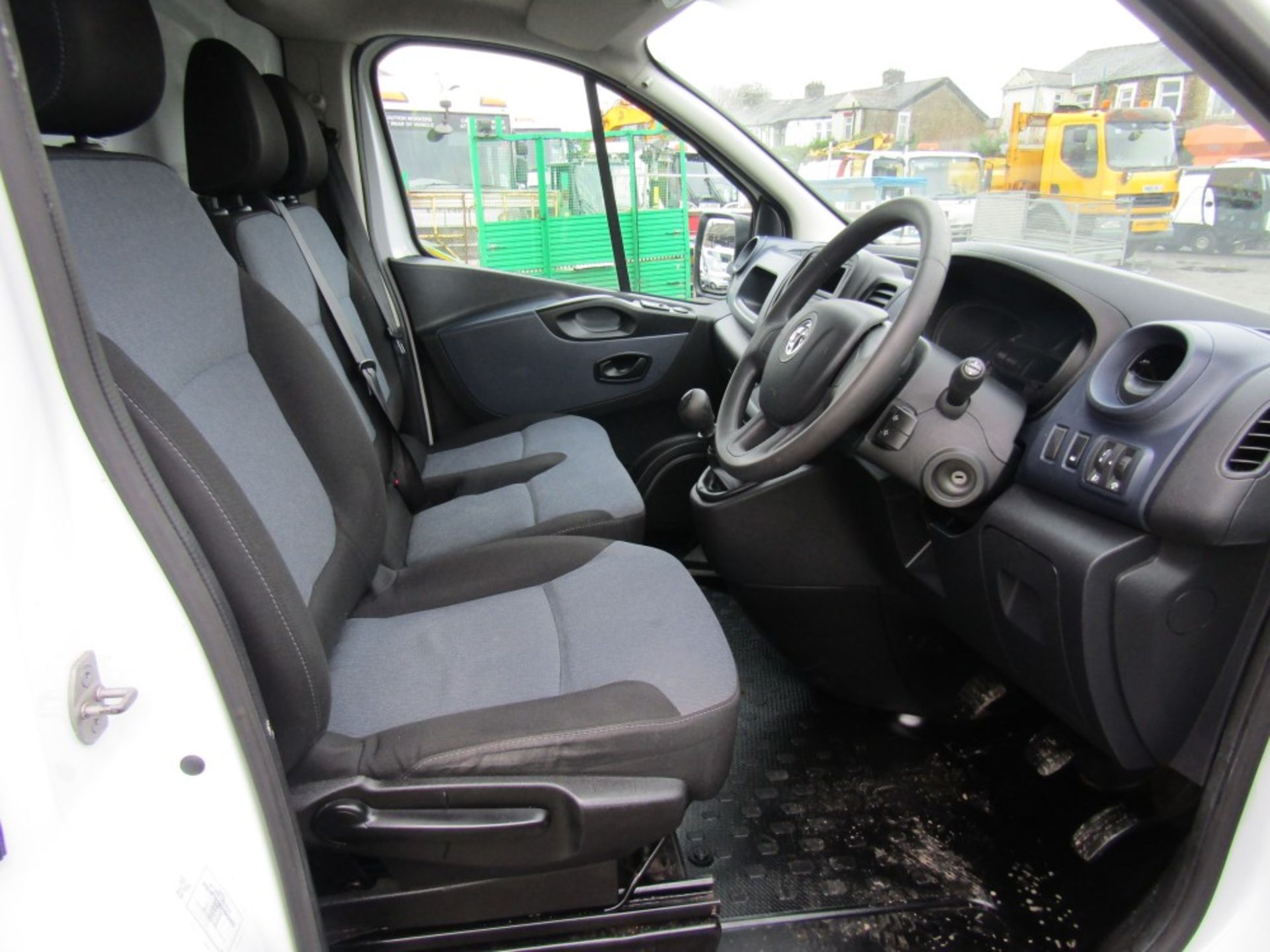 16 reg VAUXHALL VIVARO 2900 CDTI, 1ST REG 08/16, TEST 05/22, 136957M, V5 HERE, 1 OWNER FROM NEW [+ - Image 5 of 6