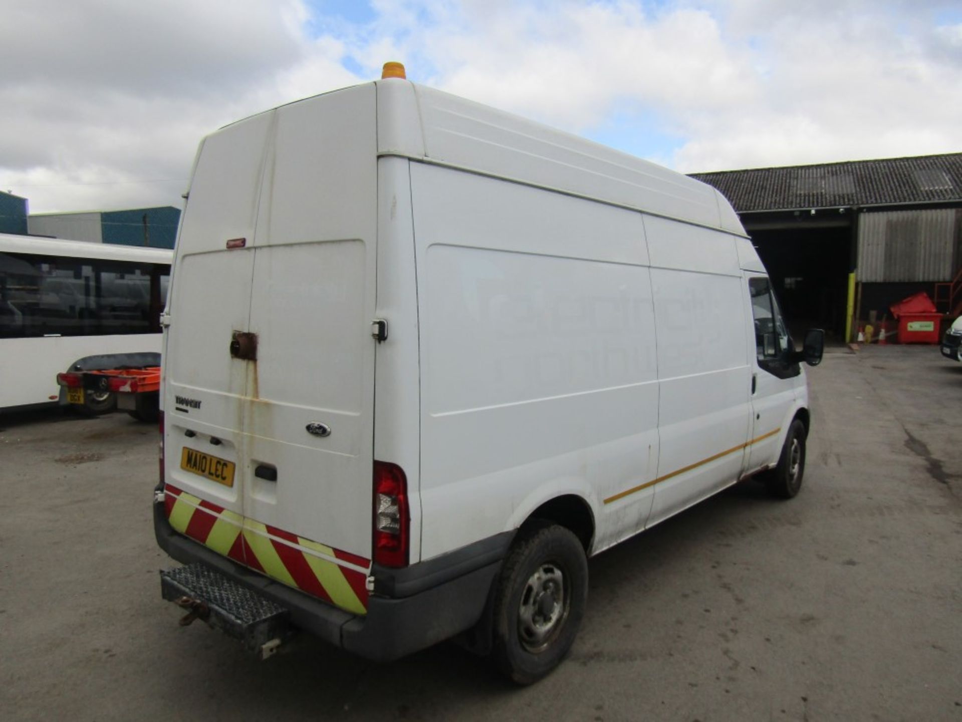 10 reg FORD TRANSIT 115 T350L RWD (NON RUNNER) (DIRECT ELECTRICITY NW) 1ST REG 04/10, 101155M - Image 4 of 7