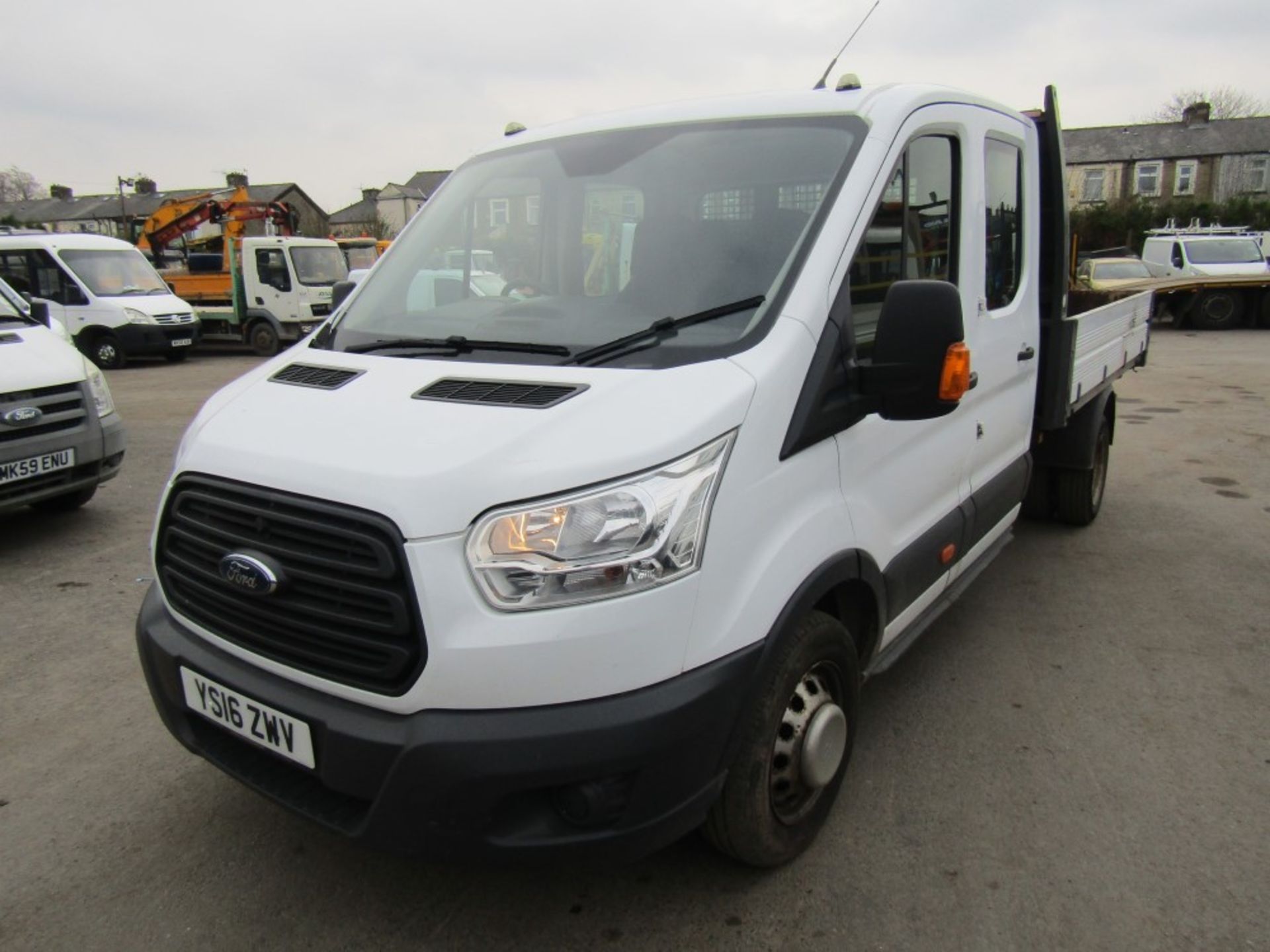 16 reg FORD TRANSIT 350 CREW CAB TIPPER (ON VCAR CAT N) 1ST REG 05/16, TEST 04/23, 55778M, V5 - Image 2 of 6