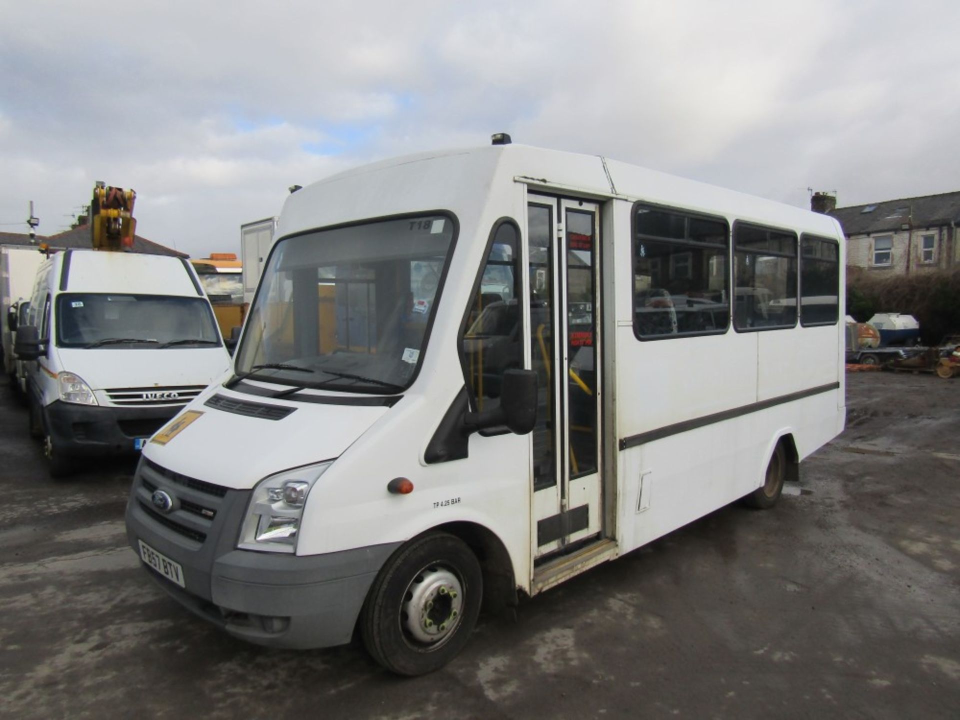 57 reg FORD TRANSIT 115 T430 EF RWD MINIBUS (RUNS & DRIVES BUT SUSPECTED ENGINE ISSUES) (DIRECT - Image 2 of 7