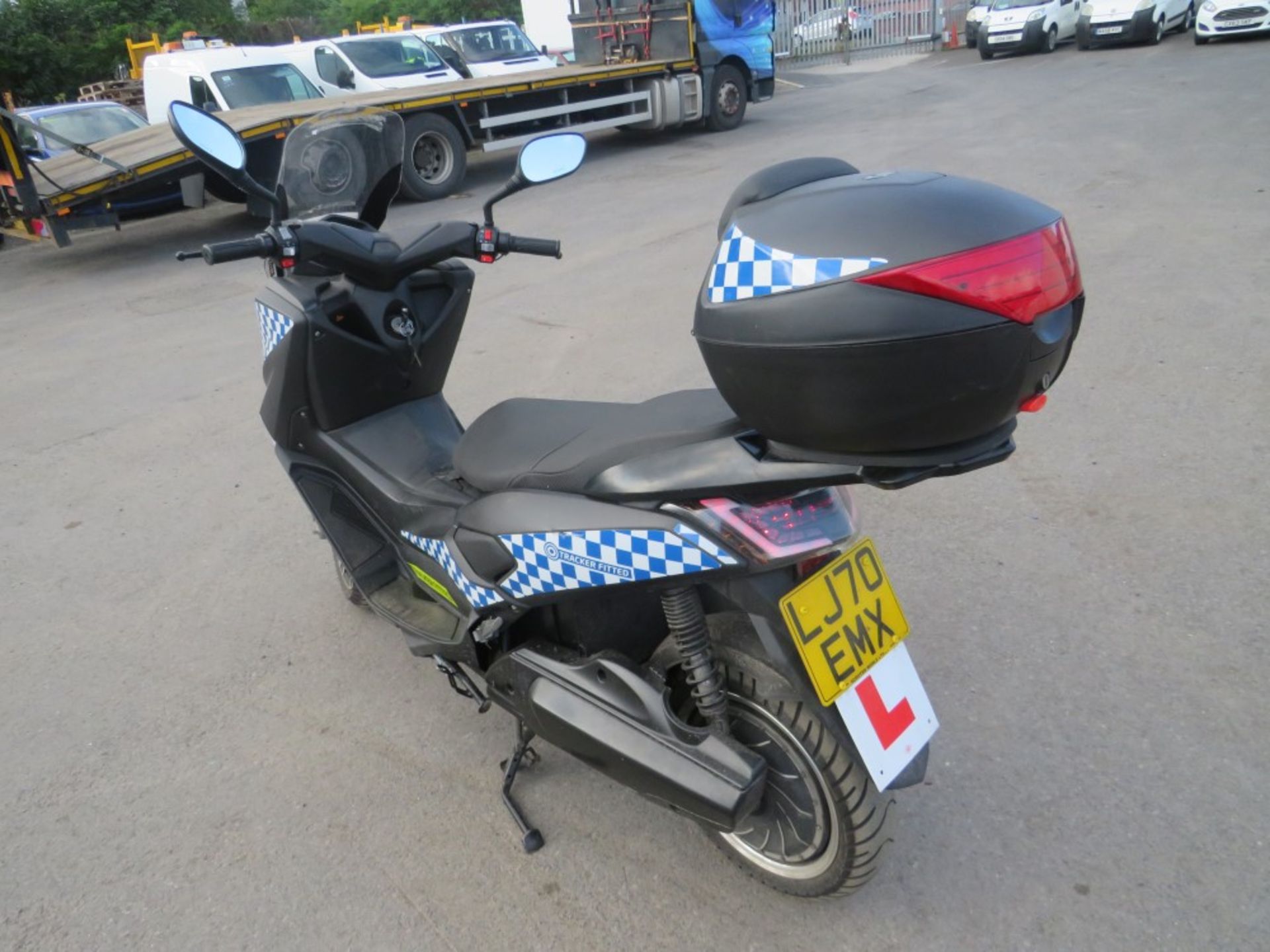 70 reg EFUN TIGER LYNX ELECTRIC SCOOTER, 1ST REG 10/20, MILEAGE NOT DISPLAYING, V5 HERE, 1 FORMER - Image 3 of 5