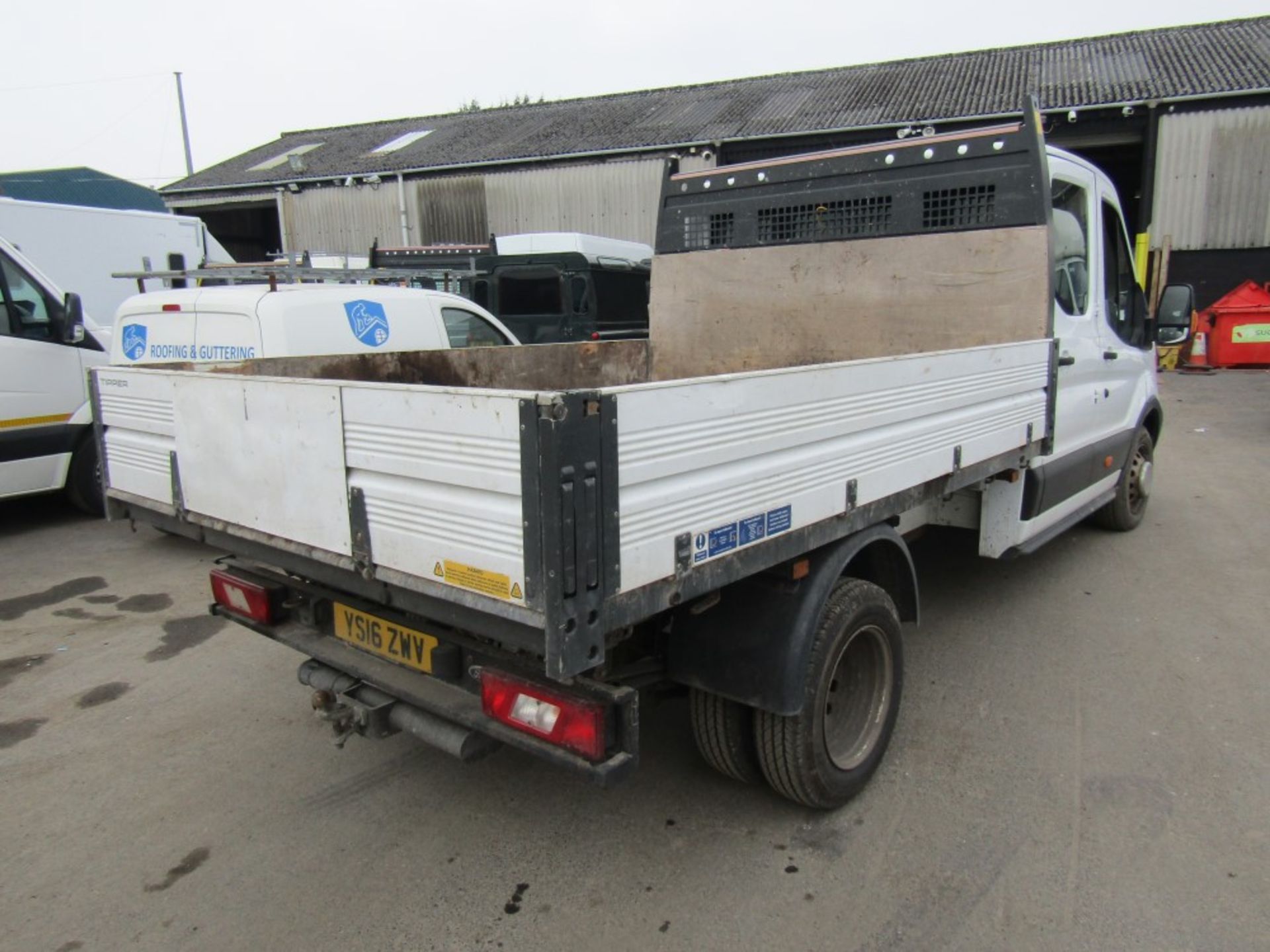 16 reg FORD TRANSIT 350 CREW CAB TIPPER (ON VCAR CAT N) 1ST REG 05/16, TEST 04/23, 55778M, V5 - Image 4 of 6