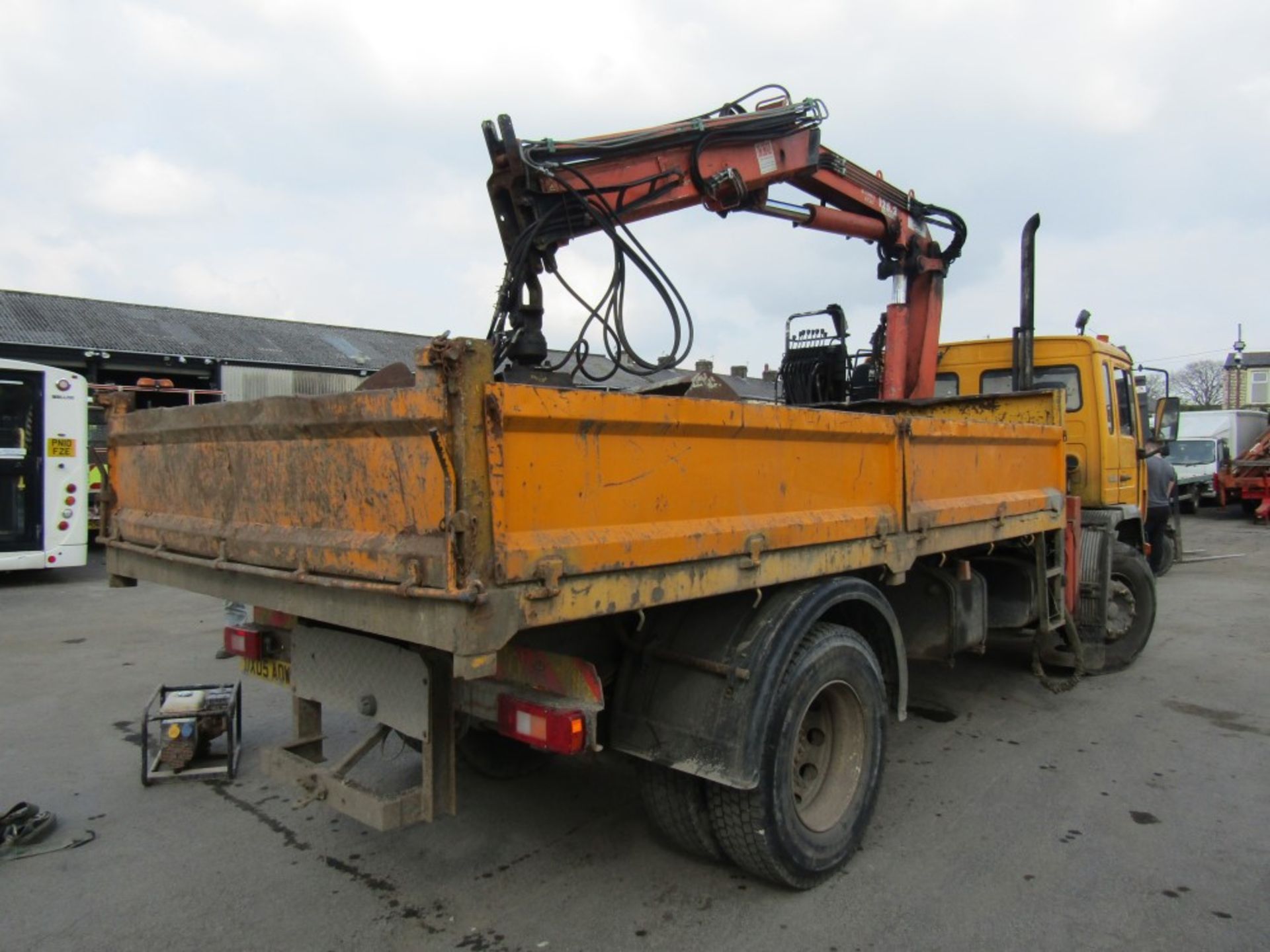 05 reg VOLVO FL6E 18 TON TIPPER & GRAB WAGON, 1ST REG 06/05, TEST 08/22, 103032KM, V5 HERE, 1 FORMER - Image 4 of 6