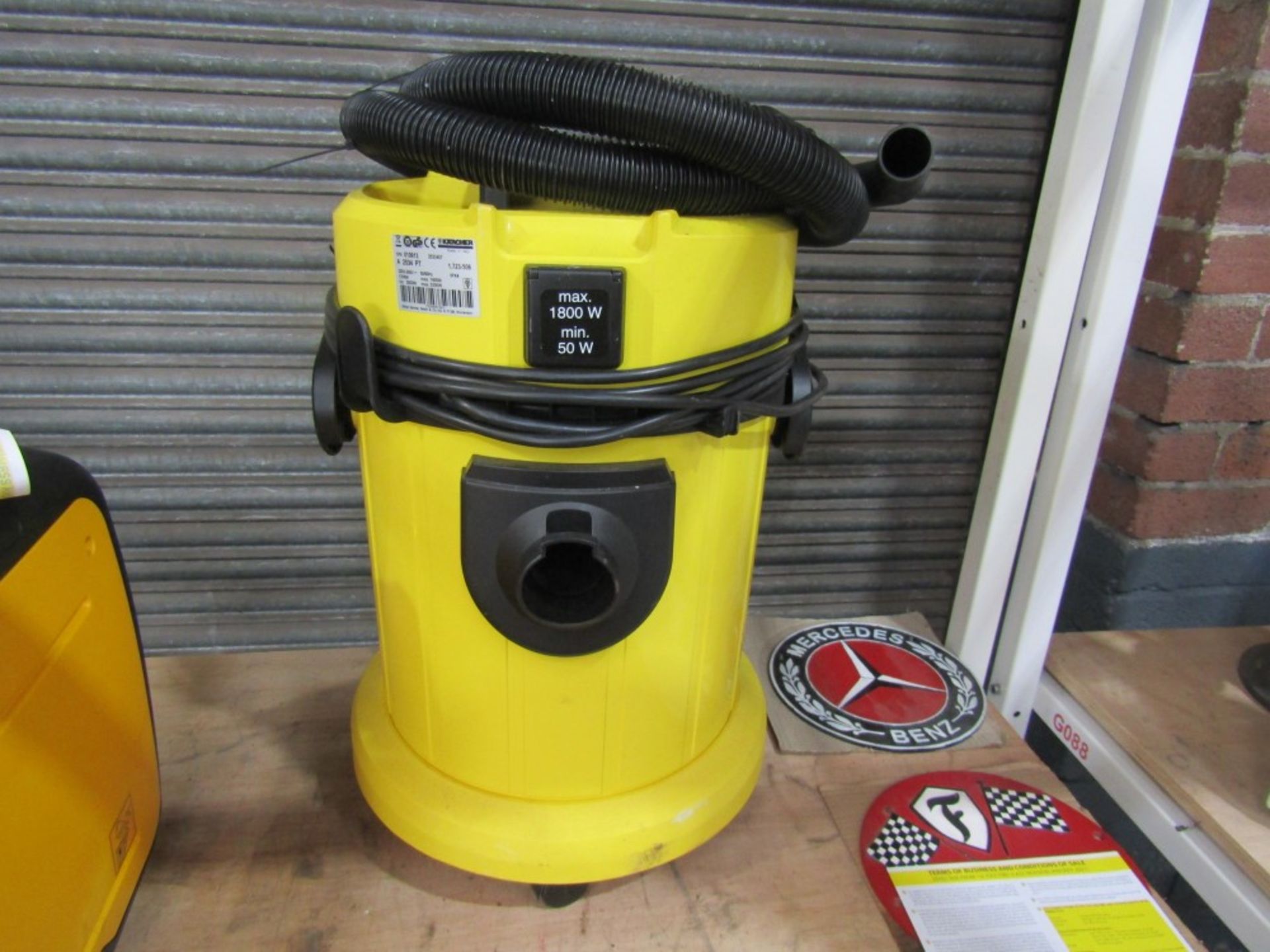 KARCHER INDUSTRIAL VACUUM [NO VAT]