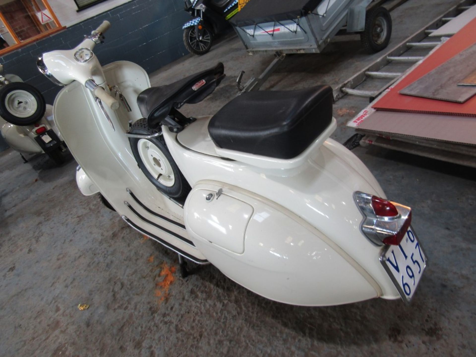 1961 ITALIAN REGISTERED VESPA 150 SCOOTER, 46533KM NOT WARRANTED [NO VAT] - Image 3 of 5