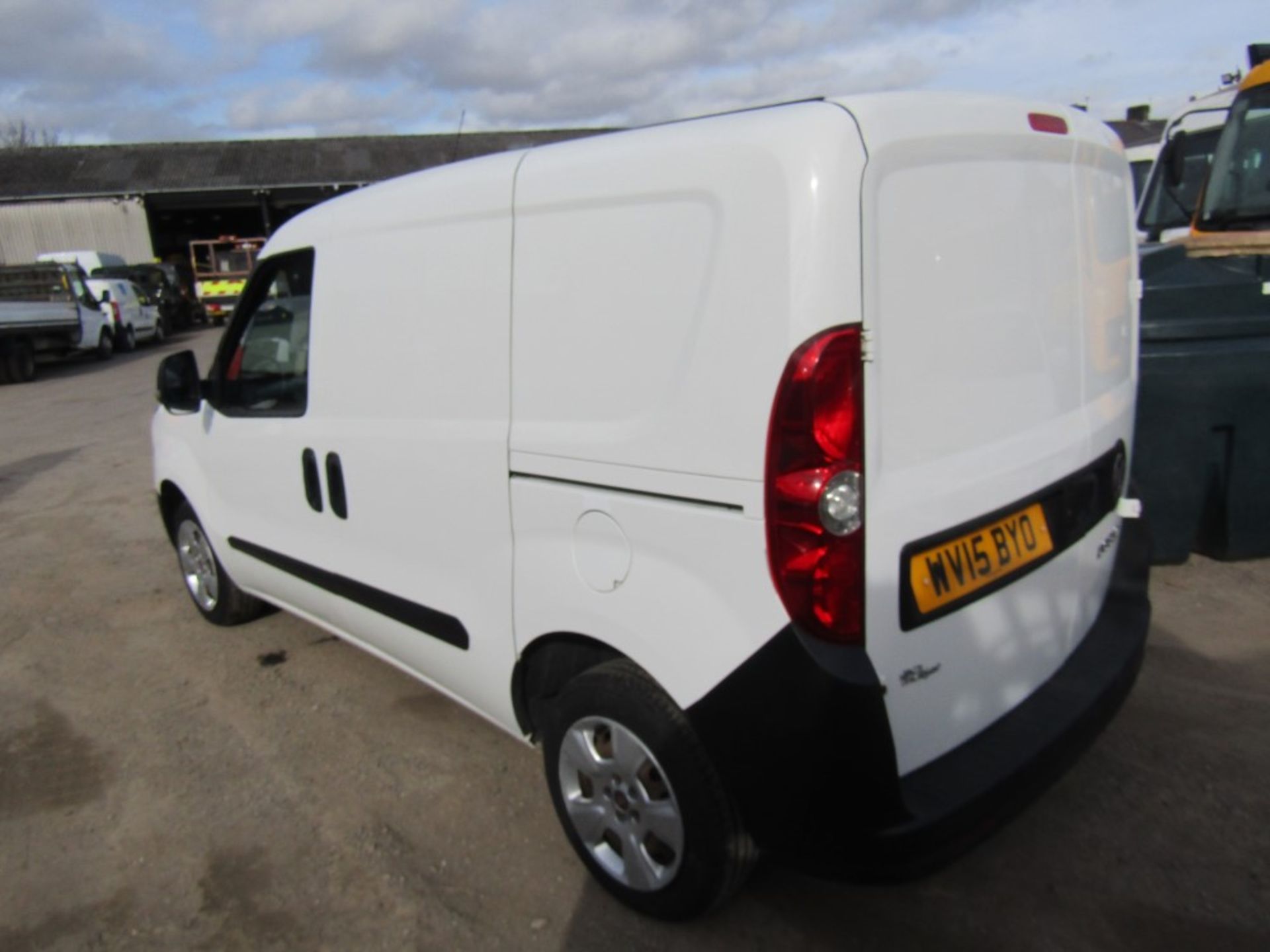 15 reg FIAT DOBLO 16V MULTIJET (RUNS BUT NOISY ENGINE) 1ST REG 03/15, 87487M, V5 HERE, 1 FORMER - Image 3 of 7