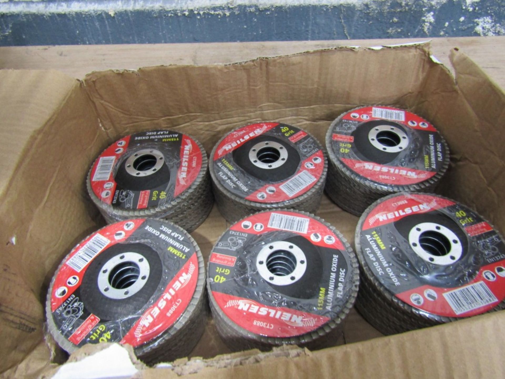 QTY OF SANDING DISCS [+ VAT]