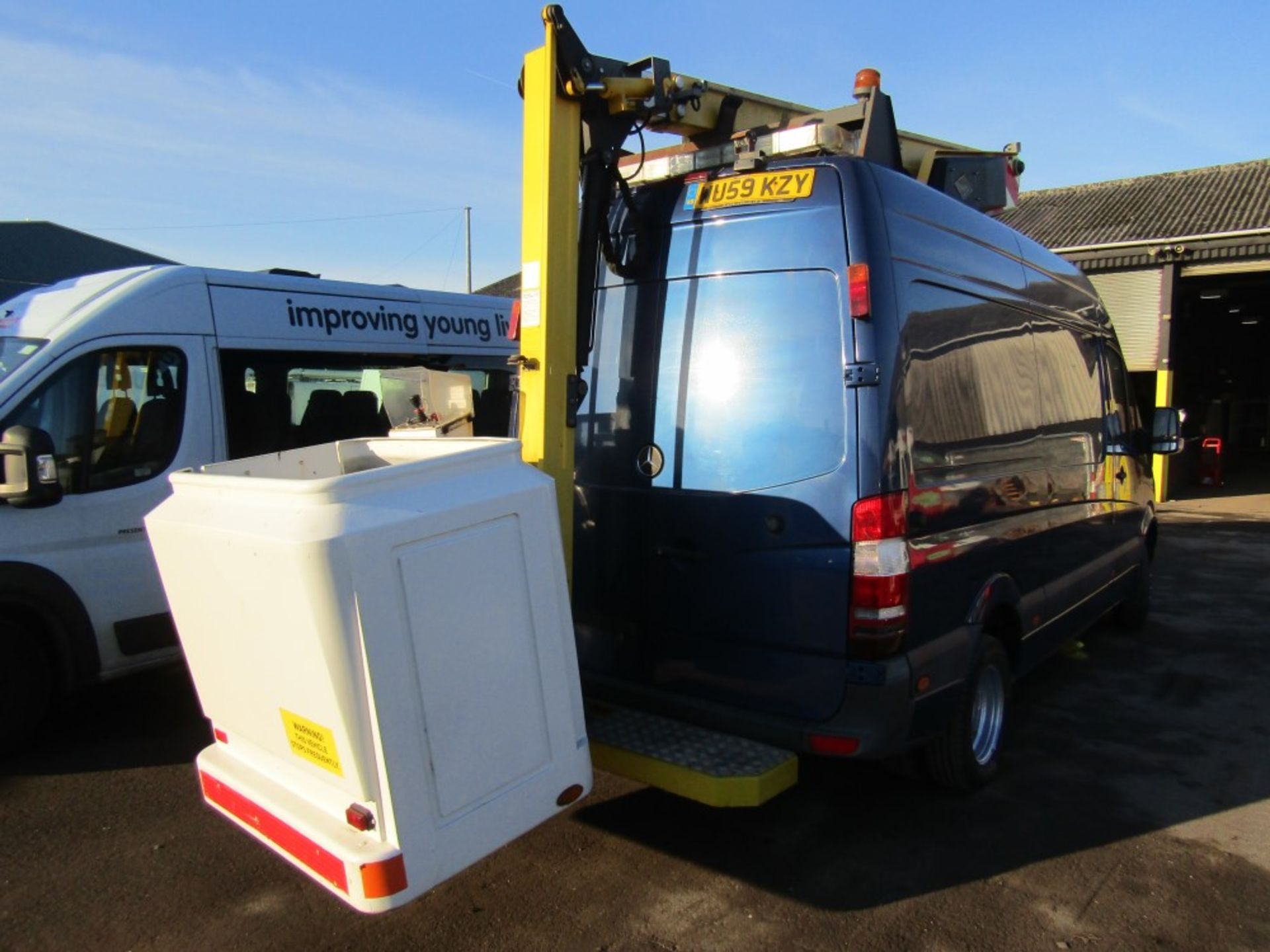 59 reg MERCEDES SPRINTER CHERRY PICKER, 1ST REG 09/09, 171228M, V5 HERE, 1 FORMER KEEPER [+ VAT] - Image 4 of 7