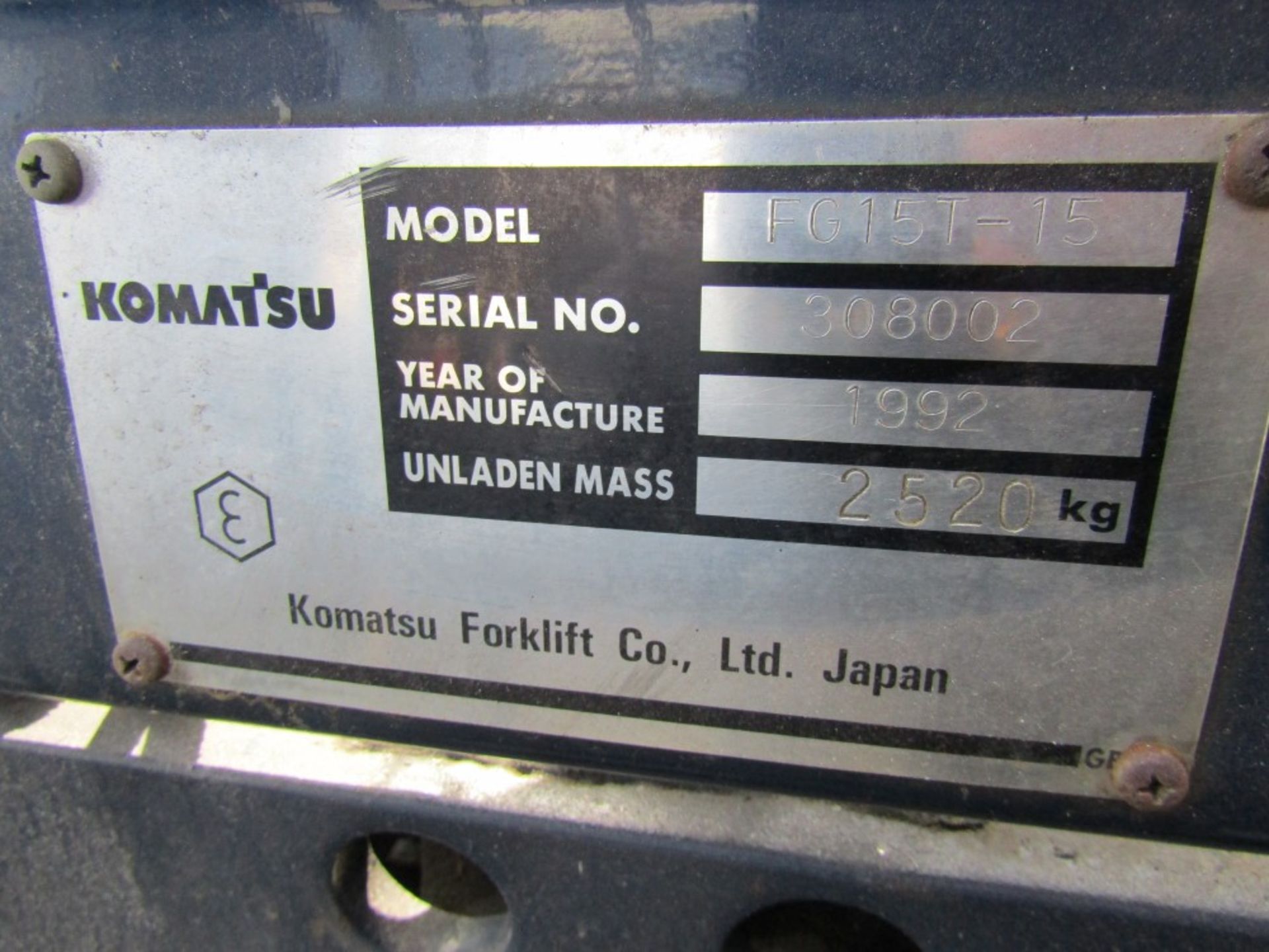 1992 KOMATSU FG15T-15 GAS FORK LIFT TRUCK, CONTAINER SPEC, LOW HEIGHT, SIDE SHIFT, 3073 HOURS NOT - Image 5 of 6