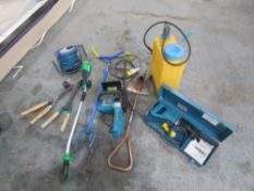 QTY OF GARDEN TOOLS [NO VAT]