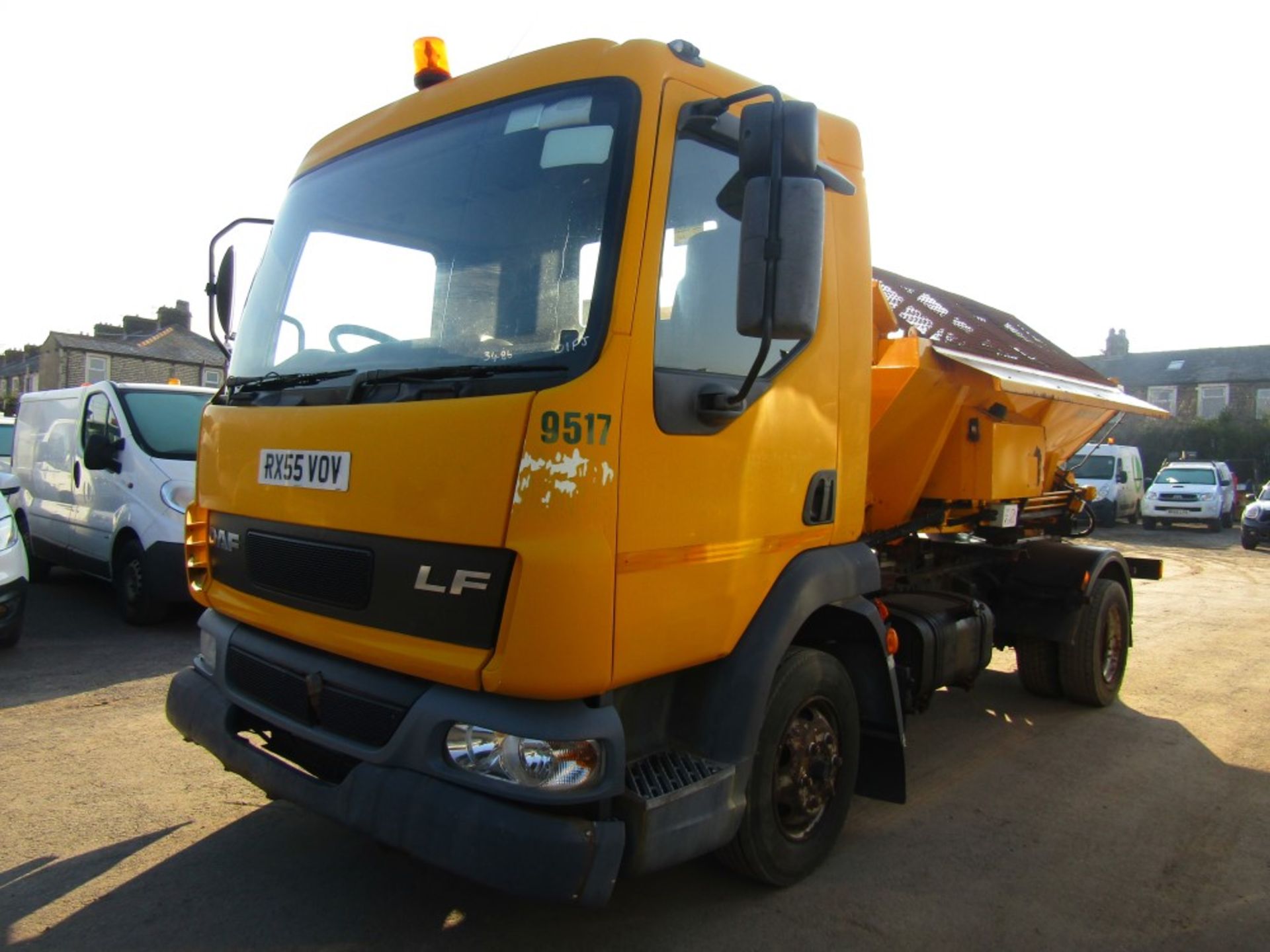 55 reg DAF FA LF45 7.5 TON ECON GRITTER, 1ST REG 12/05, 56941KM NOT WARRANTED, V5 HERE, 6 FORMER - Image 2 of 6