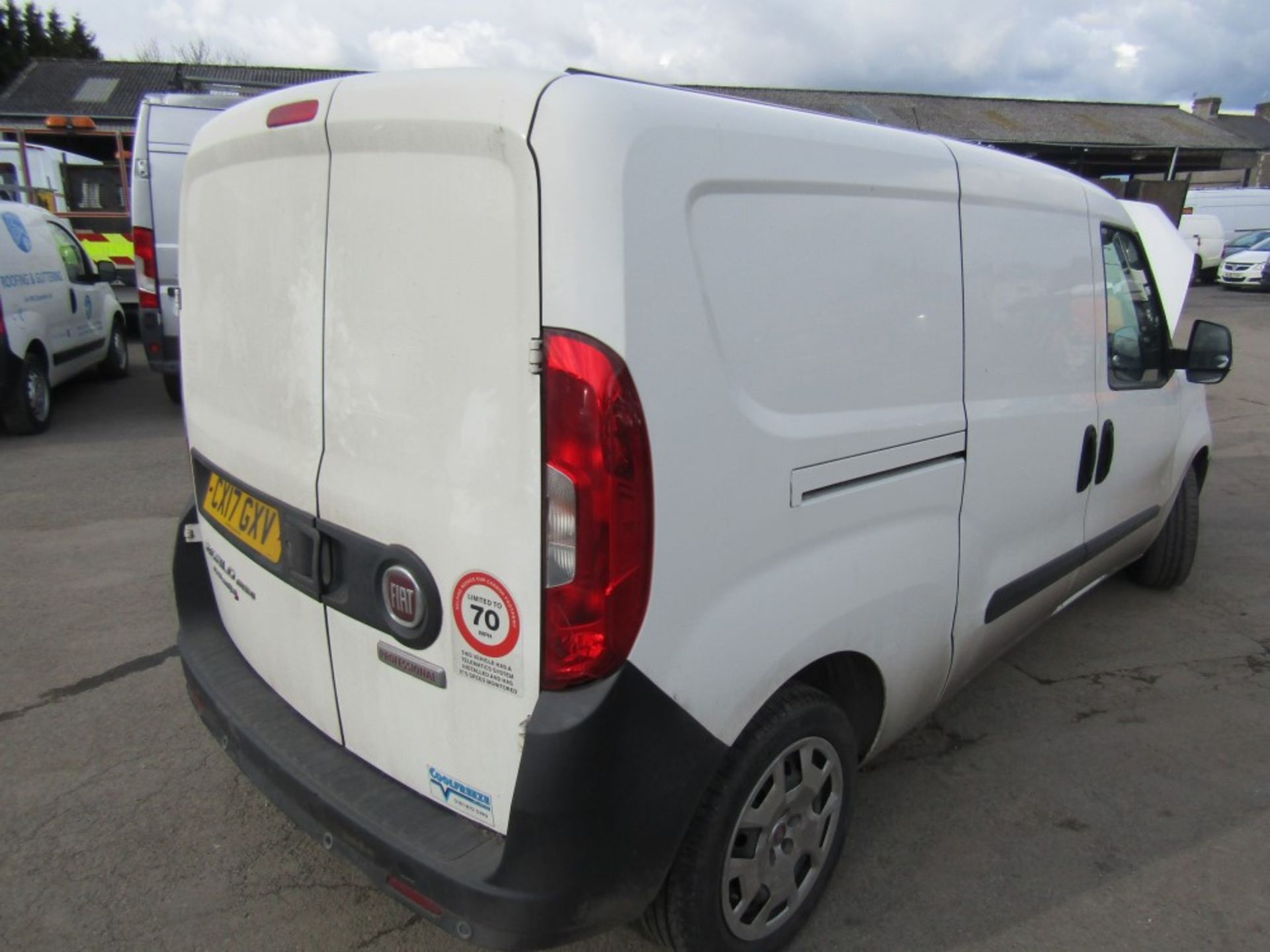 17 reg FIAT DOBLO 16V SX MAXI MULTIJET II (DIRECT UNITED UTILITIES WATER) 1ST REG 03/17, 180249M, V5 - Image 4 of 7