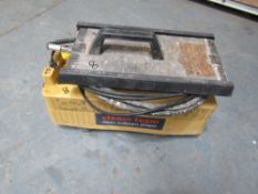 240V WALLPAPER STRIPPER (DIRECT HIRE CO) [+ VAT]