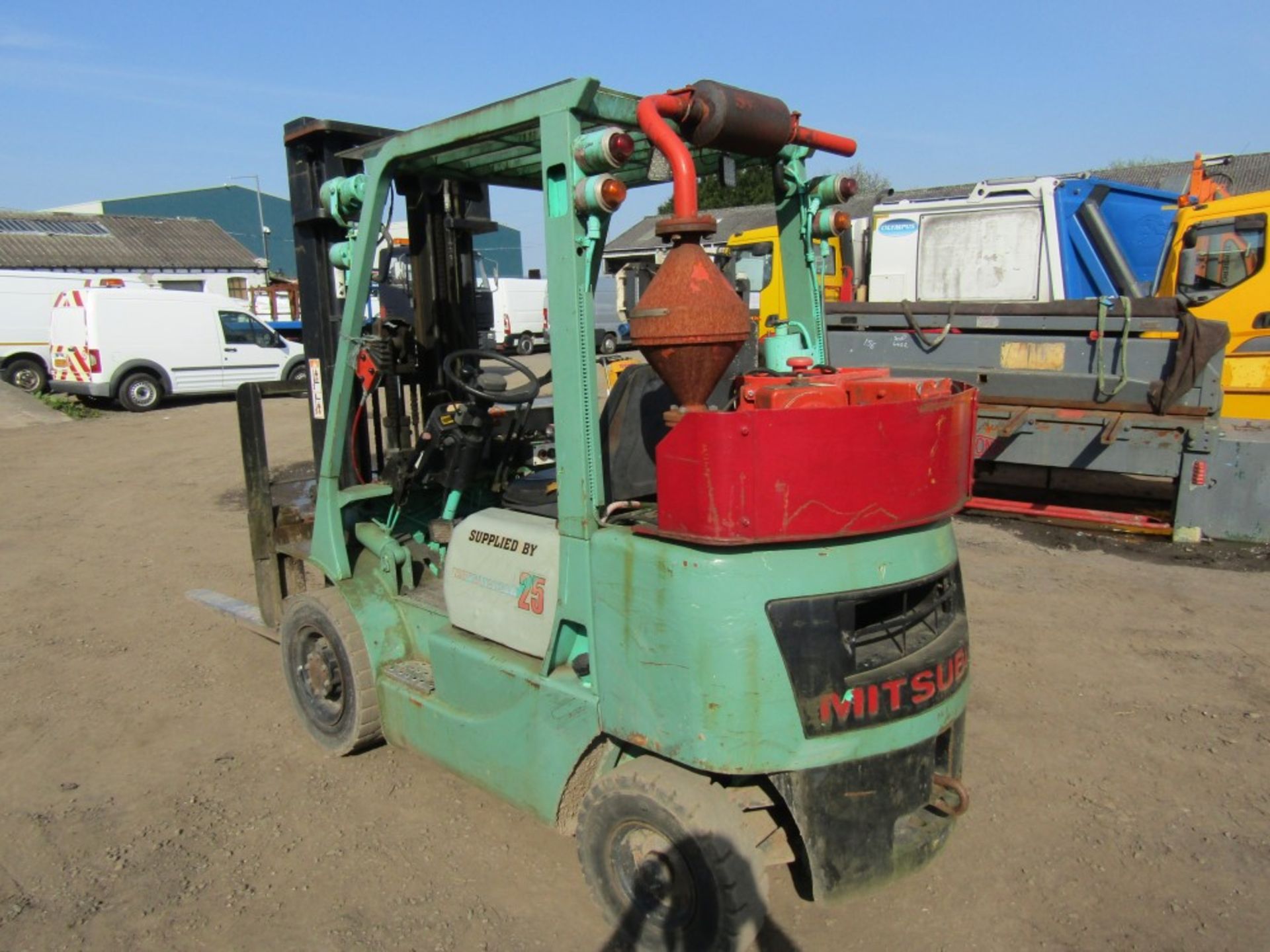 1996 MITSUBISIHI FD25 2.5 TON DIESEL FORK LIFT, TRIPLE MAST [+ VAT] - Image 3 of 5