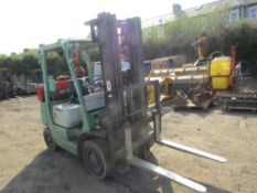 1996 MITSUBISIHI FD25 2.5 TON DIESEL FORK LIFT, TRIPLE MAST [+ VAT]