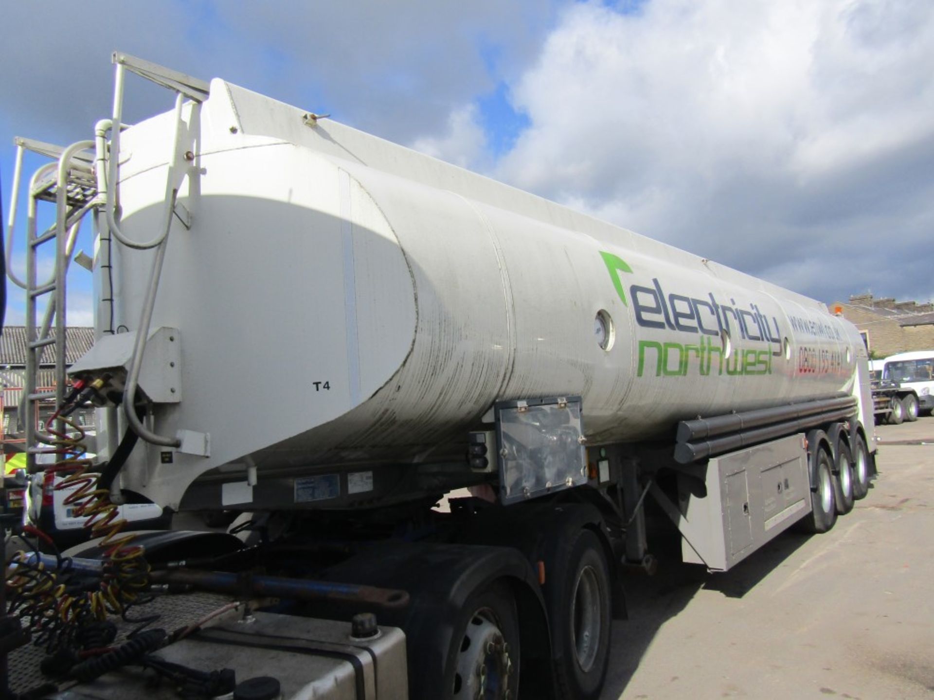 1999 THOMPSON CARMICHAEL OIL TANKER (DIRECT ELECTRICITY NW) [+ VAT] - Image 2 of 8