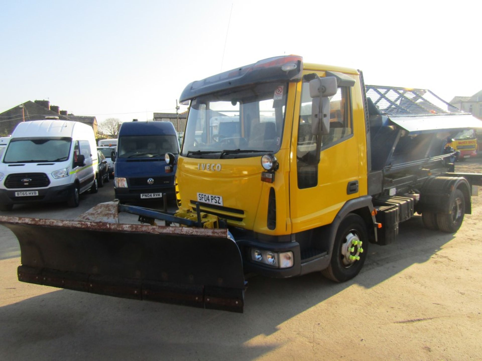 04 reg IVECO 7.5 TON ECON GRITTER C/W SNOW PLOUGH, 1ST REG 03/04, 164643KM NOT WARRANTED, V5 HERE, 4 - Image 2 of 6