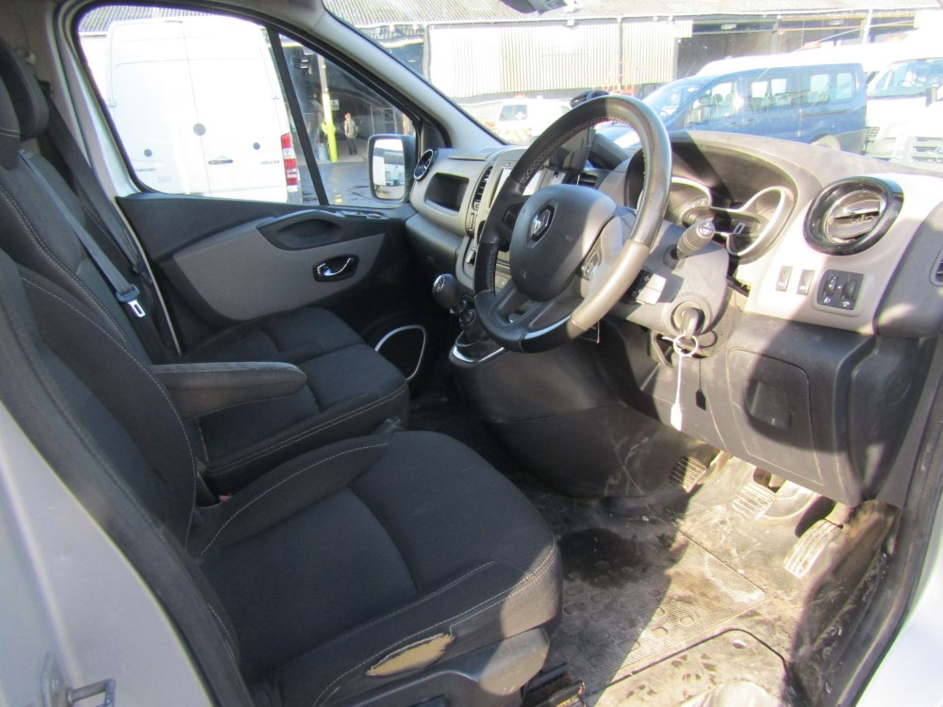 66 reg RENAULT TRAFIC SL27 SPORT ENERGY DCI, 1ST REG 09/16, TEST 10/22, 195868M WARRANTED, V5 - Image 5 of 7