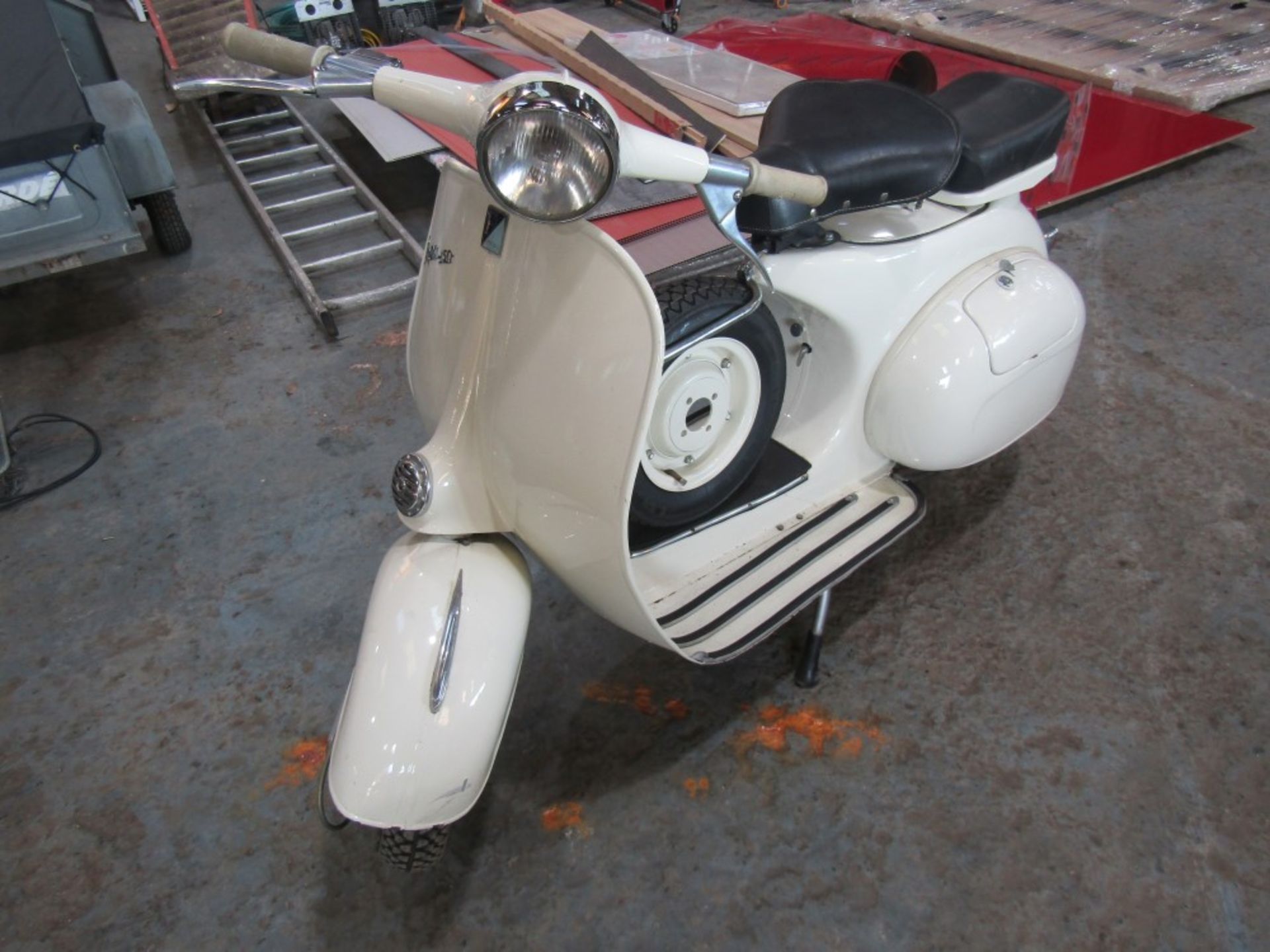 1961 ITALIAN REGISTERED VESPA 150 SCOOTER, 46533KM NOT WARRANTED [NO VAT] - Image 2 of 5