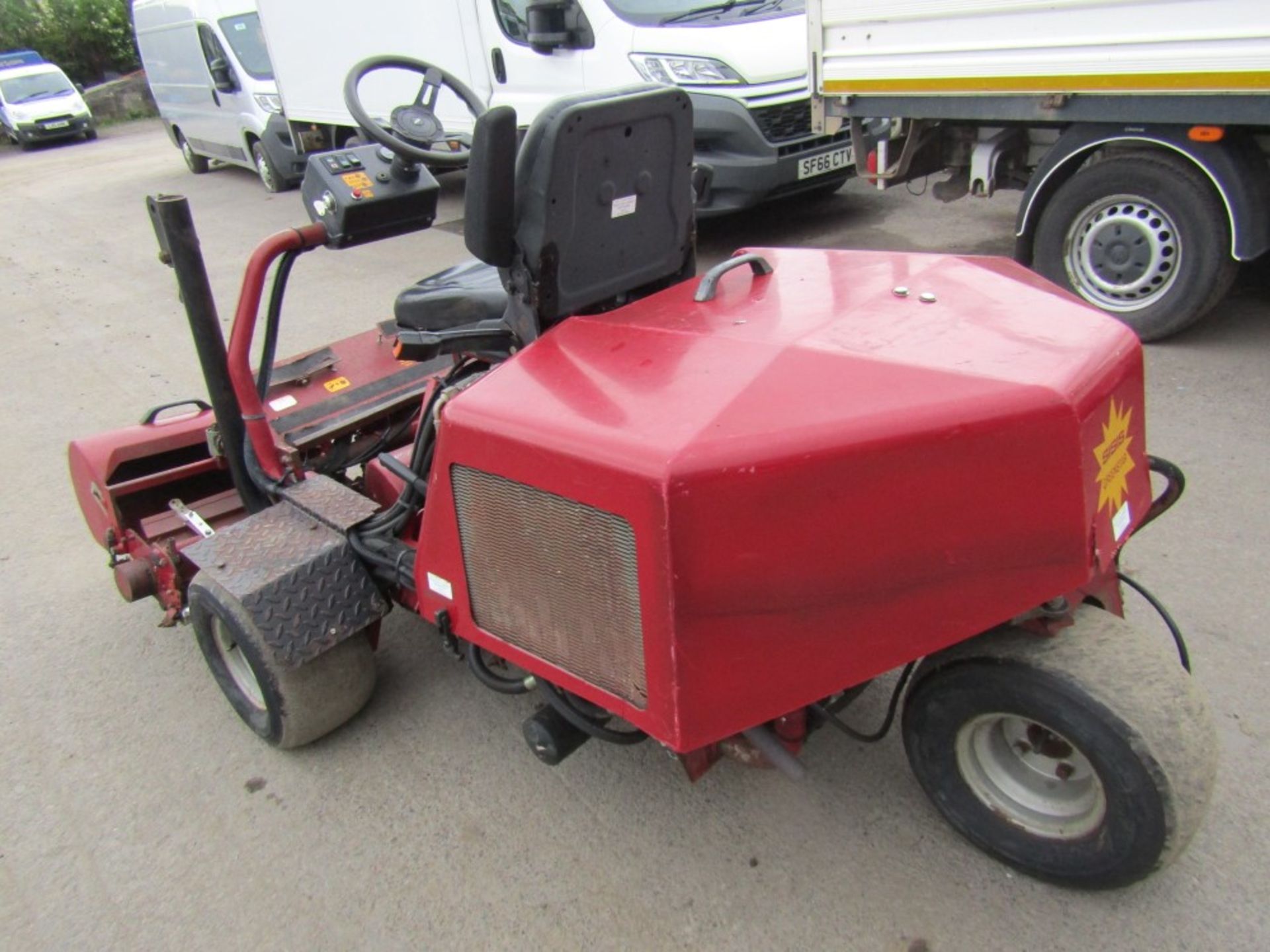 SISIS GREENSTAR TRIPLE DIESEL RIDE ON LAWM MOWER [NO VAT] - Image 4 of 6