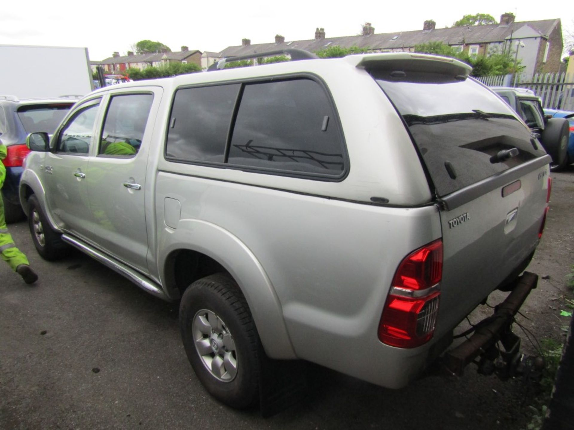 07 reg TOYOTA HILUX D-4D 4 X 4 D/C AUTO, 1ST REG 06/07, TEST 06/22, 158573M WARRANTED, V5 HERE - Image 3 of 6