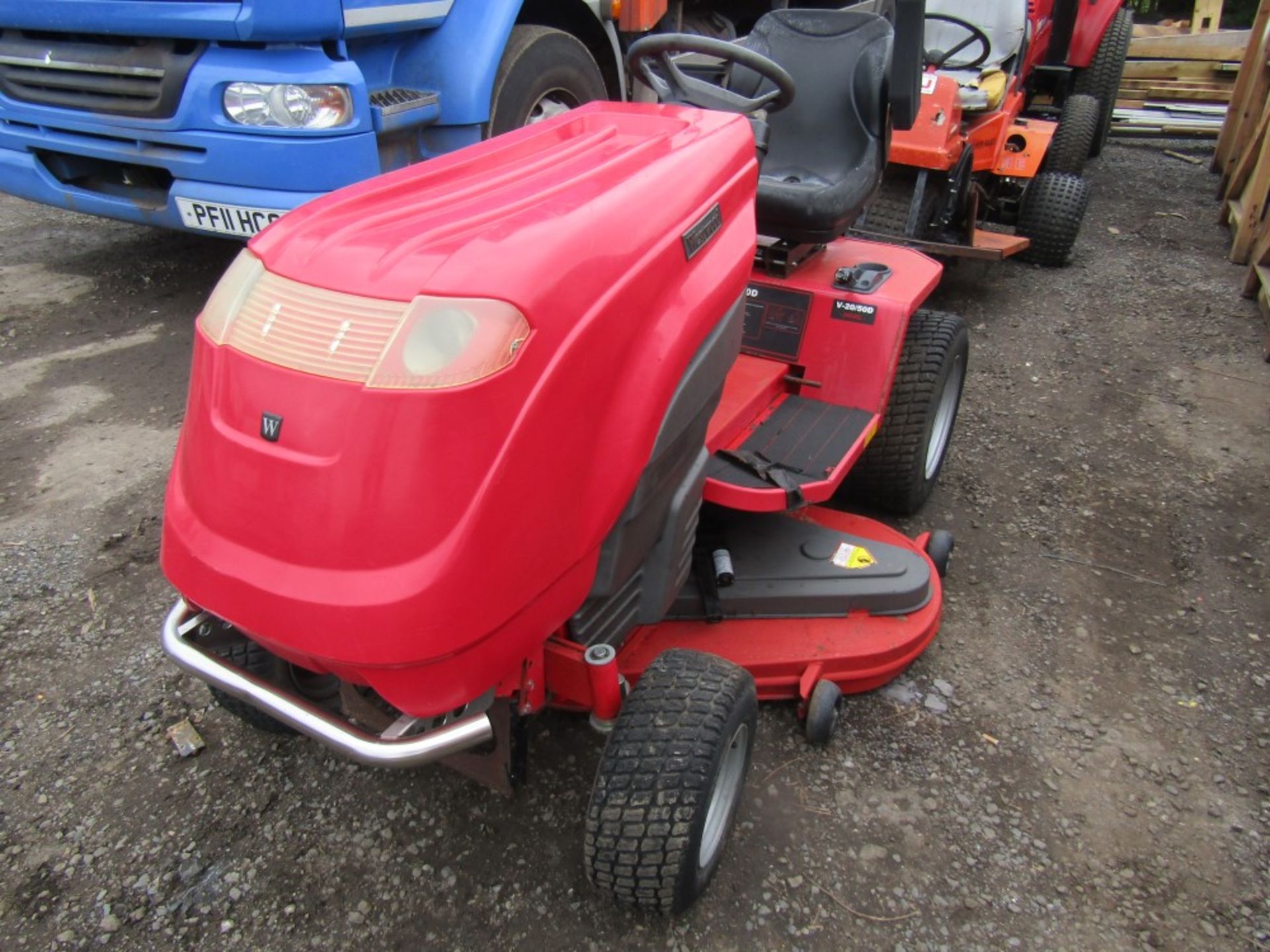 WESTWOOD V-20/50D DIESEL RIDE ON MOWER [NO VAT] - Image 2 of 5