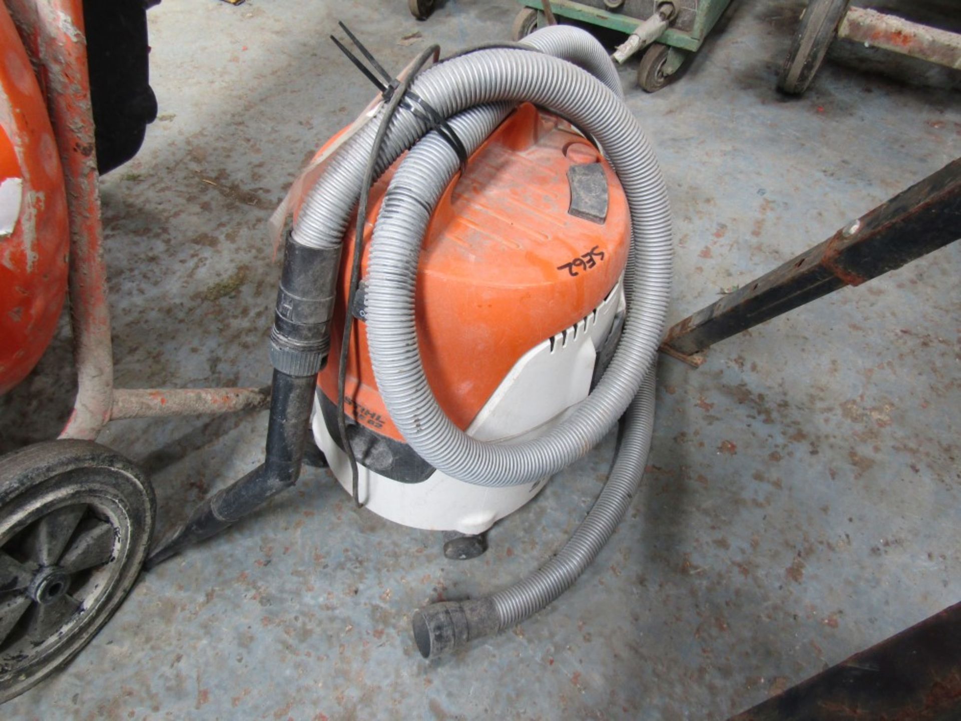 STIHL SE62 VACUUM (DIRECT HIRE CO) [+ VAT]