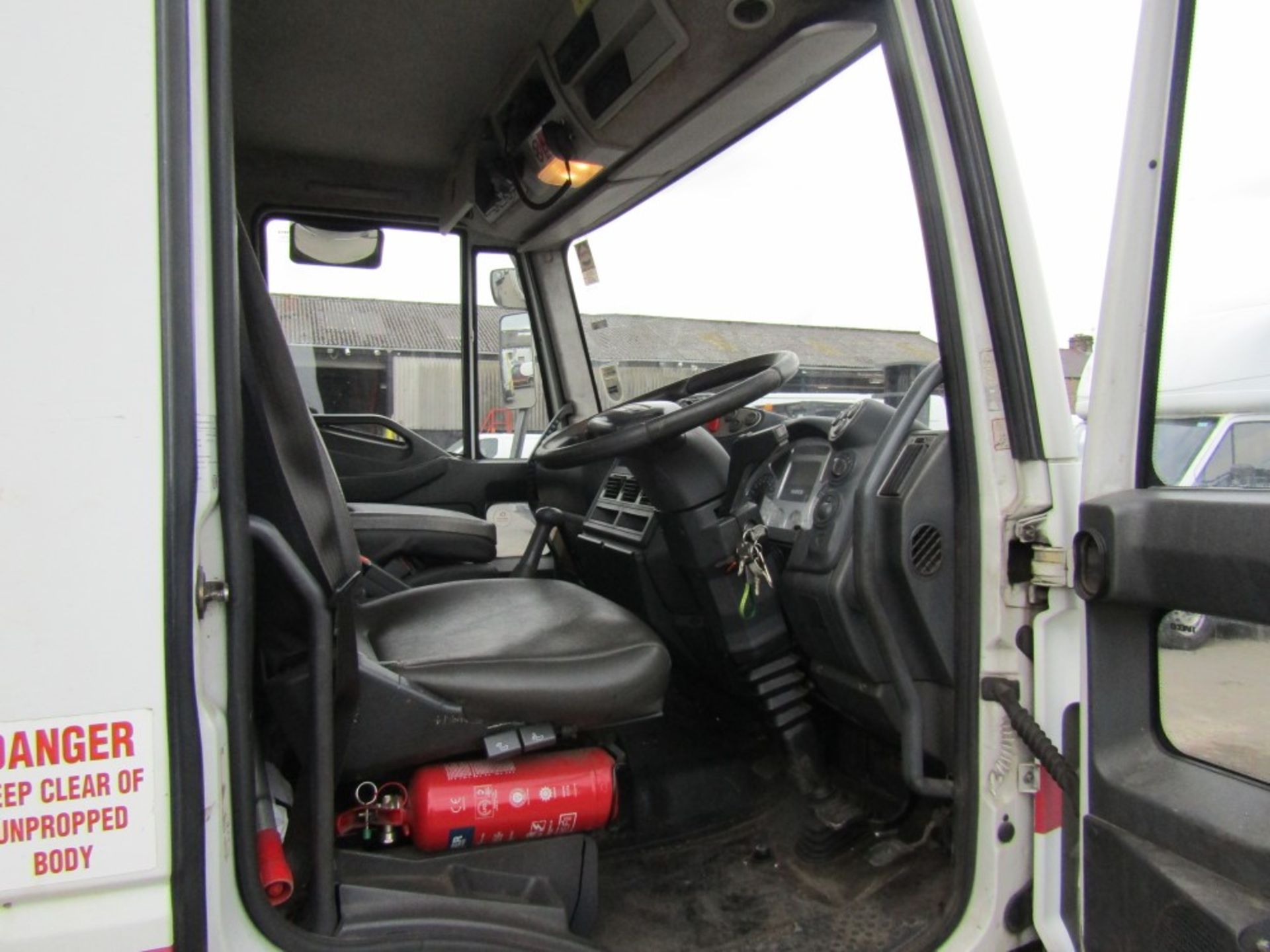 55 reg IVECO EUROCARGO ML75E17K TIPPER (DIRECT COUNCIL) 1ST REG 01/06, TEST 05/22, 186231KM, V5 - Image 6 of 7