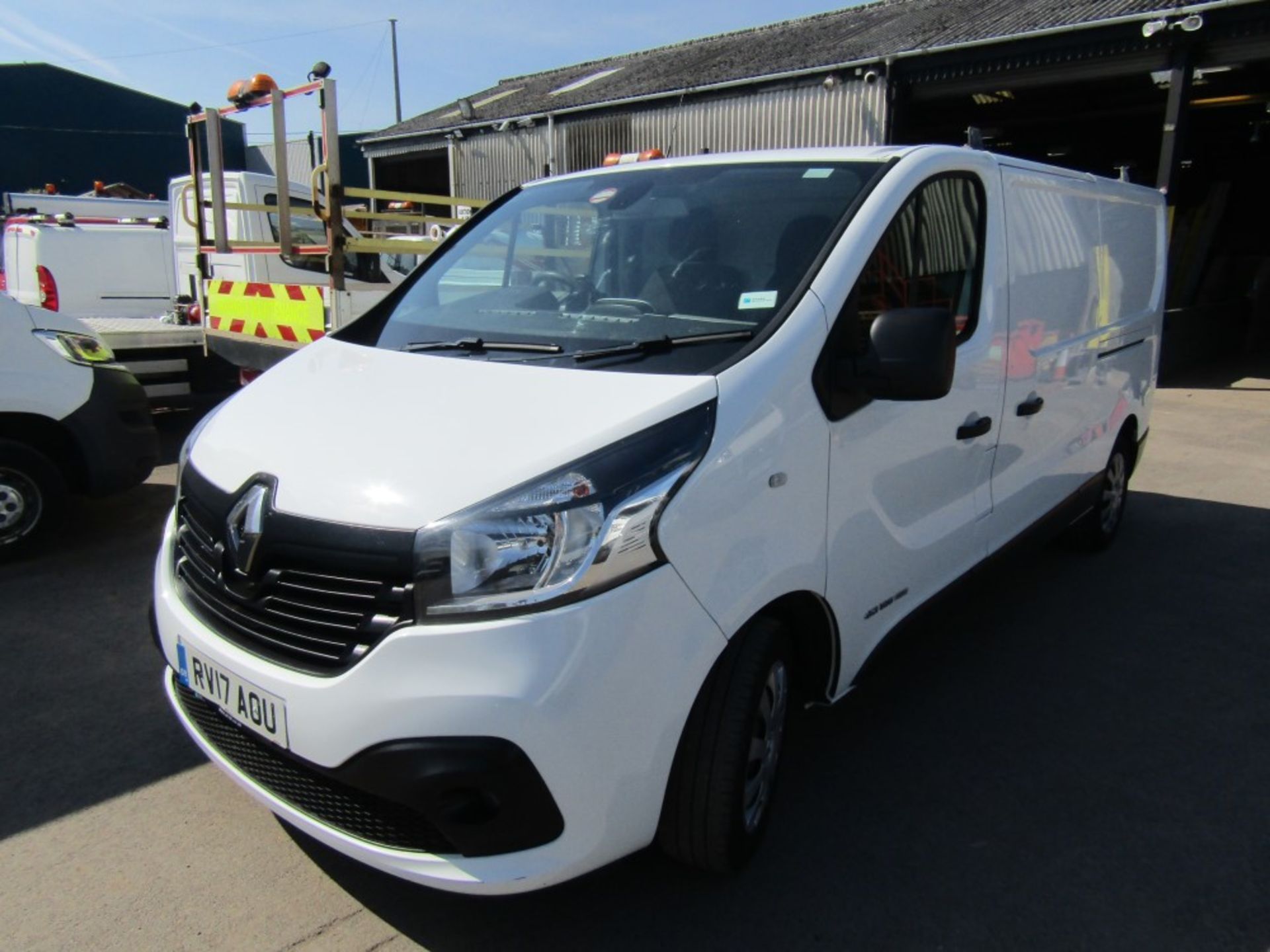 17 reg RENAULT TRAFIC LL29 B-NESS+ ENERGY DCI, 1ST REG 03/17, 104439M, V5 HERE, 1 OWNER FROM - Image 2 of 7