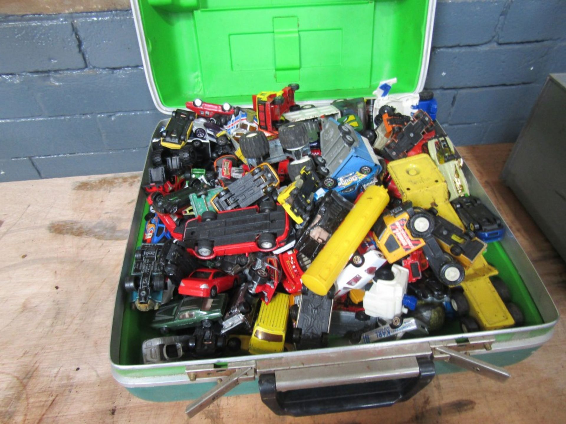 CASE OF TOY CARS [NO VAT]