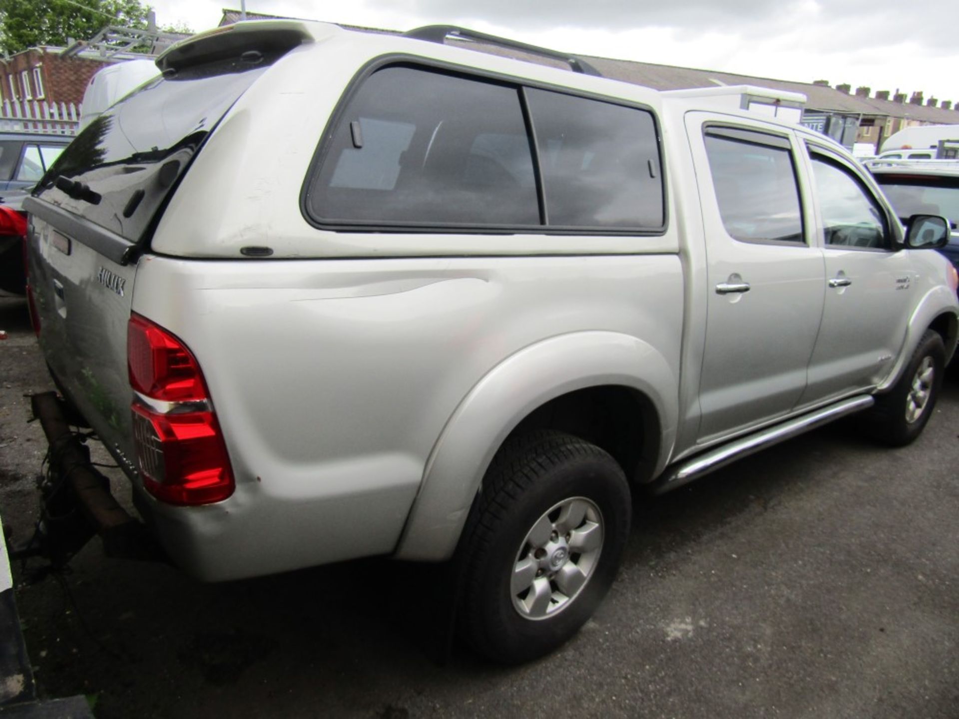 07 reg TOYOTA HILUX D-4D 4 X 4 D/C AUTO, 1ST REG 06/07, TEST 06/22, 158573M WARRANTED, V5 HERE - Image 4 of 6