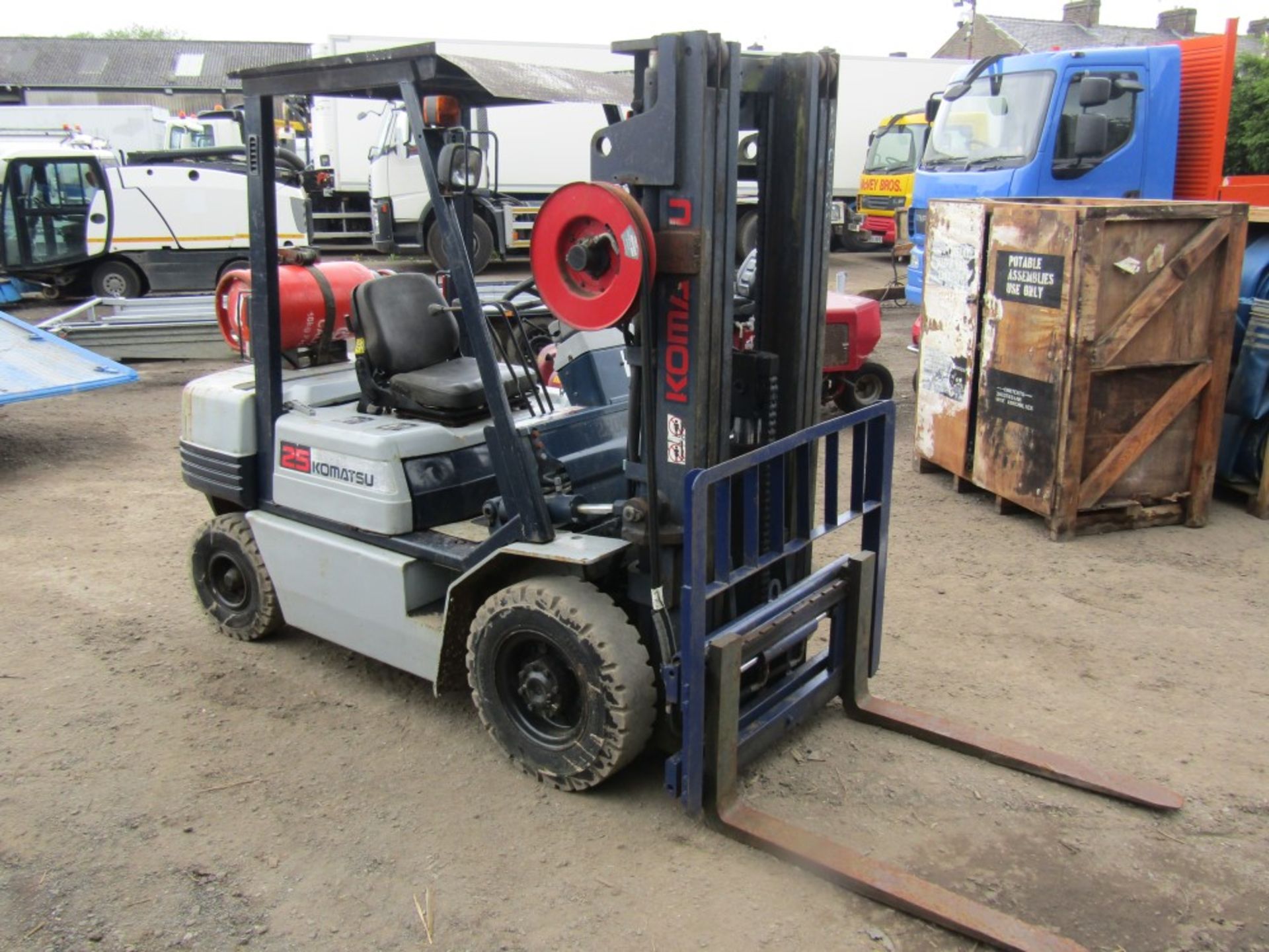 KOMATSU 25 GAS / LPG FORK LIFT, CONTAINER STUFFER, FFL MAST, SIDE SHIFT, TRIPLEX MAST [+ VAT] - Image 2 of 6