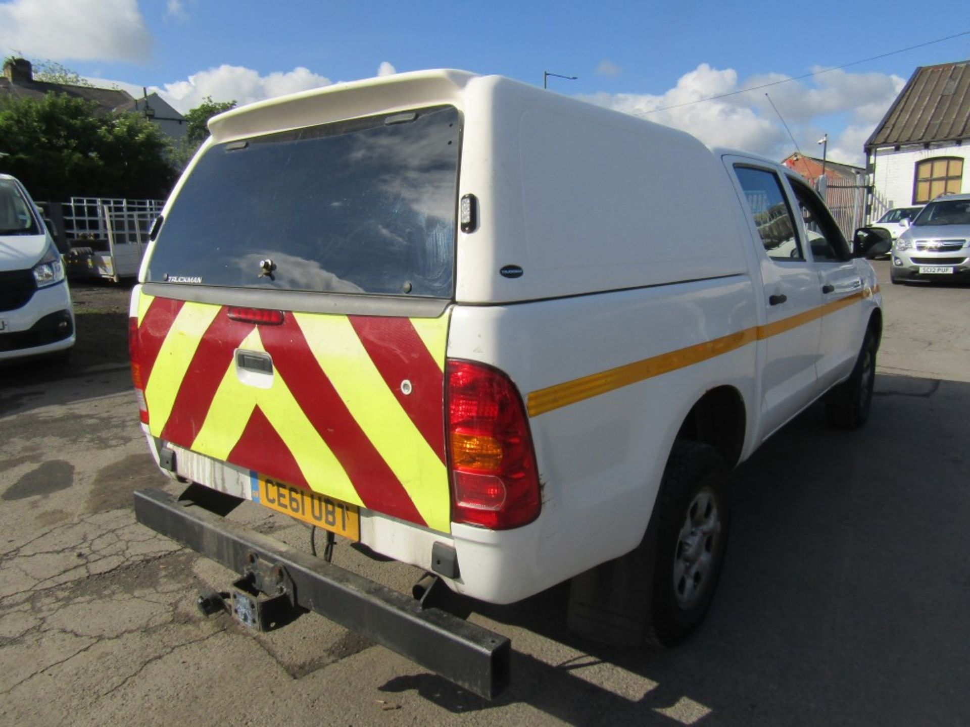 61 reg TOYOTA HILUX HL2 D/CAB D-4D PICKUP (DIRECT COUNCIL) FUEL TANK STRAPPED WITH RATCHET STRAP, - Image 4 of 6