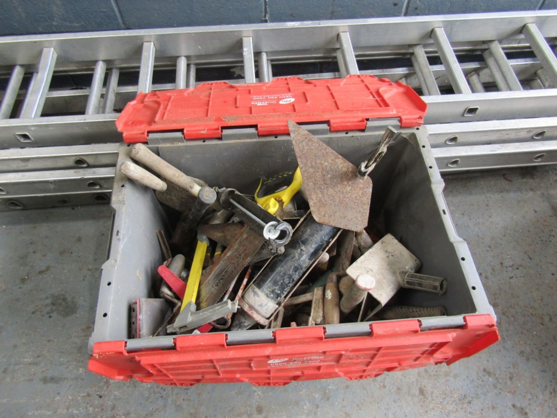 BOX OF TOOLS [NO VAT]