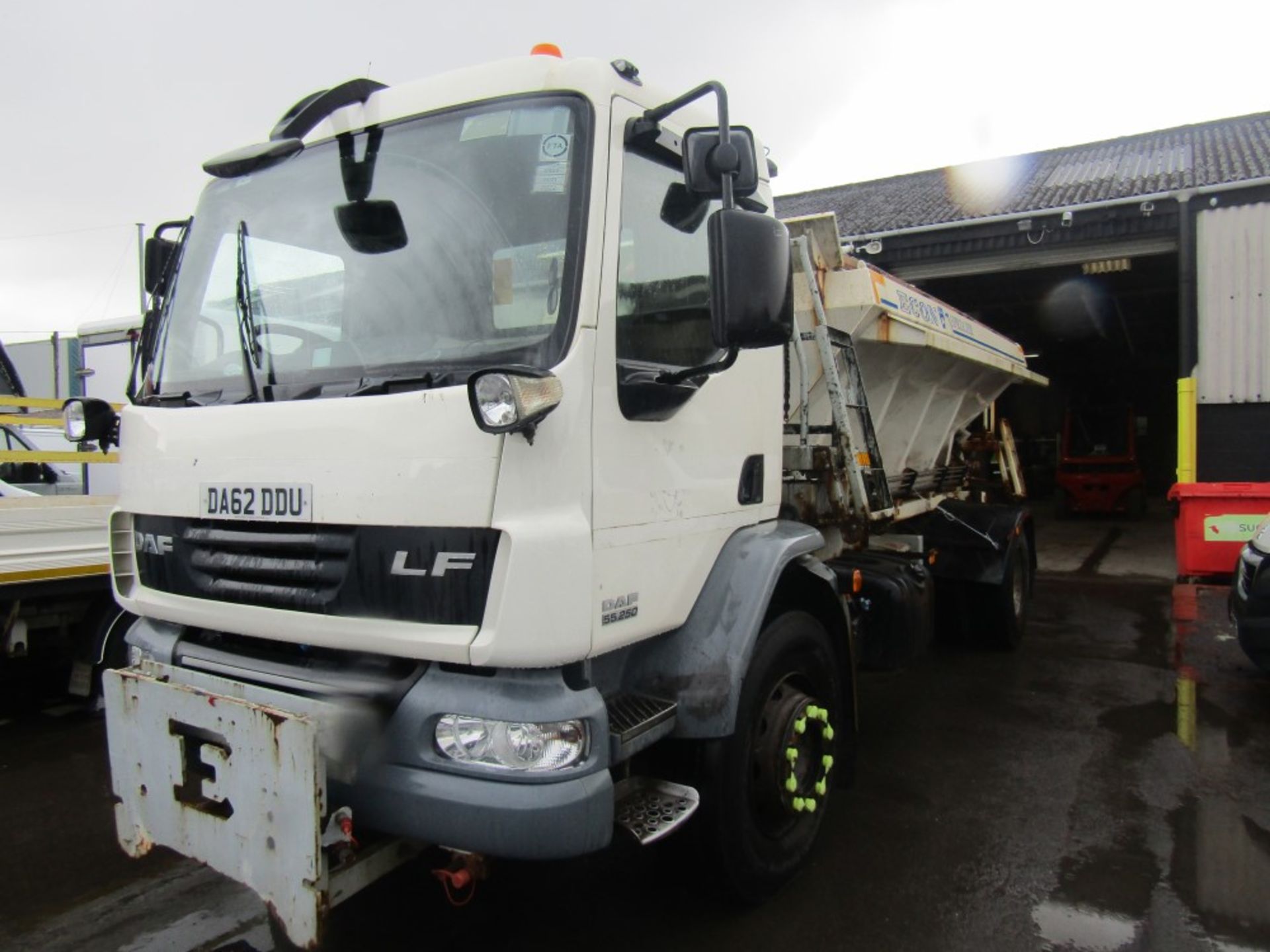 62 reg DAF FA LF55 18 TON GRITTER C/W ROAD REPAIR DEMOUNT BODY (DIRECT COUNCIL) 1ST REG 01/13, - Image 2 of 10