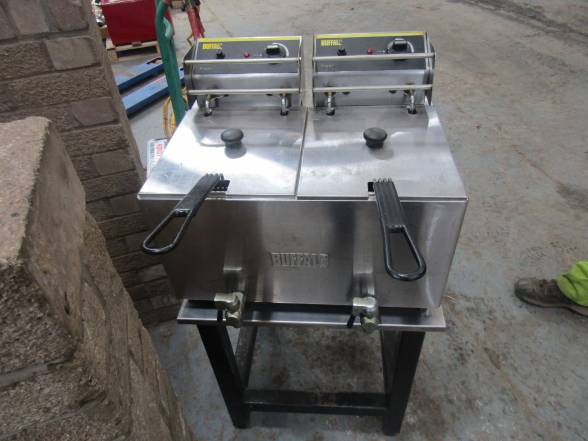 BUFFALO STAINLESS STEEL ELECTRIC TWIN DEEP FRYER [+ VAT]