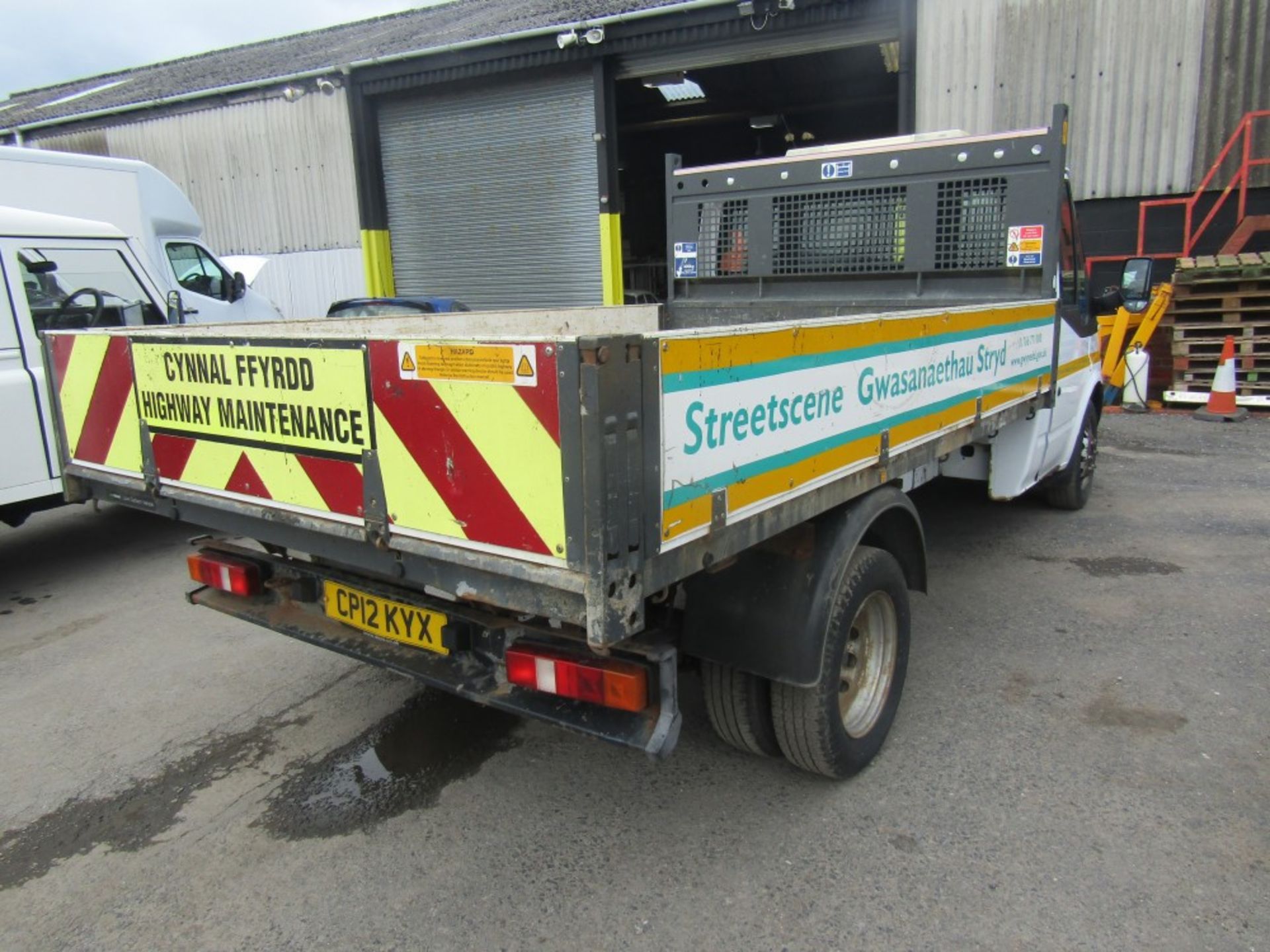 12 reg FORD TRANSIT 100 T350 RWD TIPPER (DIRECT COUNCIL) 1ST REG 08/22, TEST 07/22, 107591M, V5 - Image 4 of 6