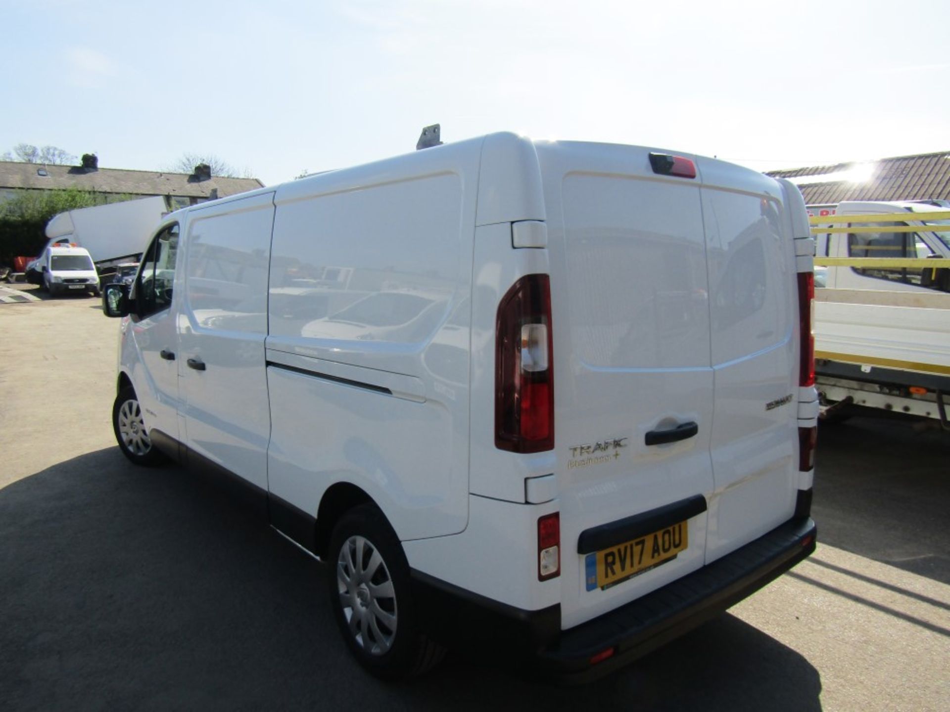 17 reg RENAULT TRAFIC LL29 B-NESS+ ENERGY DCI, 1ST REG 03/17, 104439M, V5 HERE, 1 OWNER FROM - Image 3 of 7